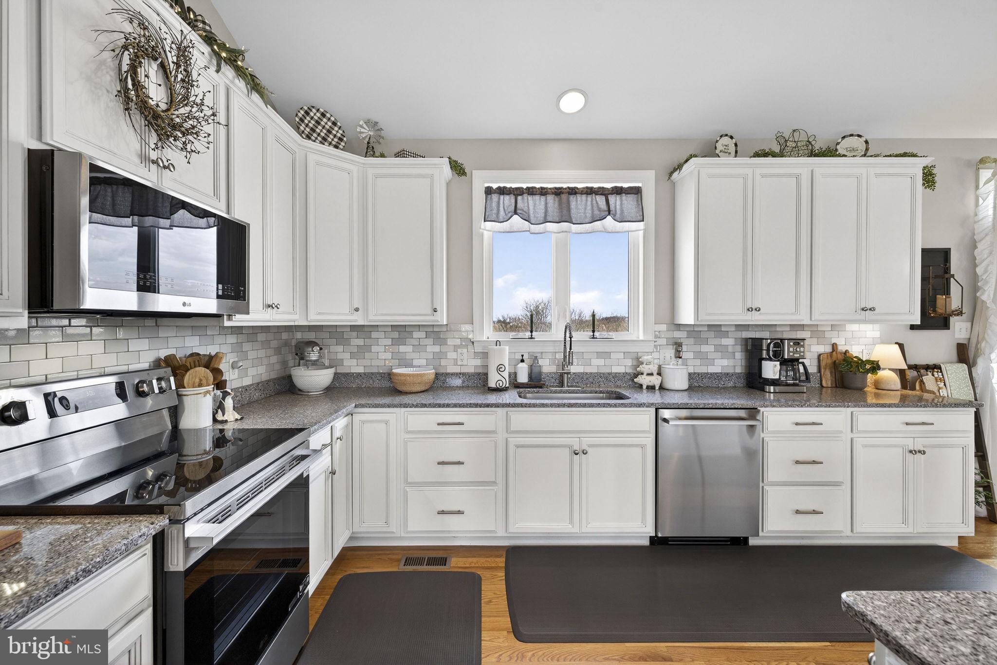 MOUNTAIN VISTA ESTATES - Residential