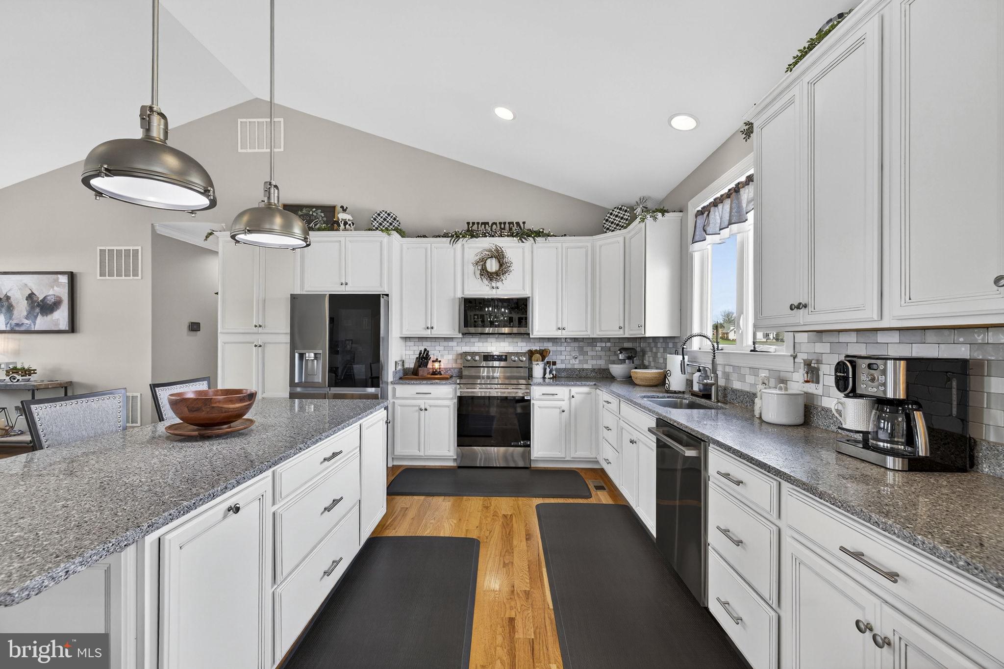 MOUNTAIN VISTA ESTATES - Residential