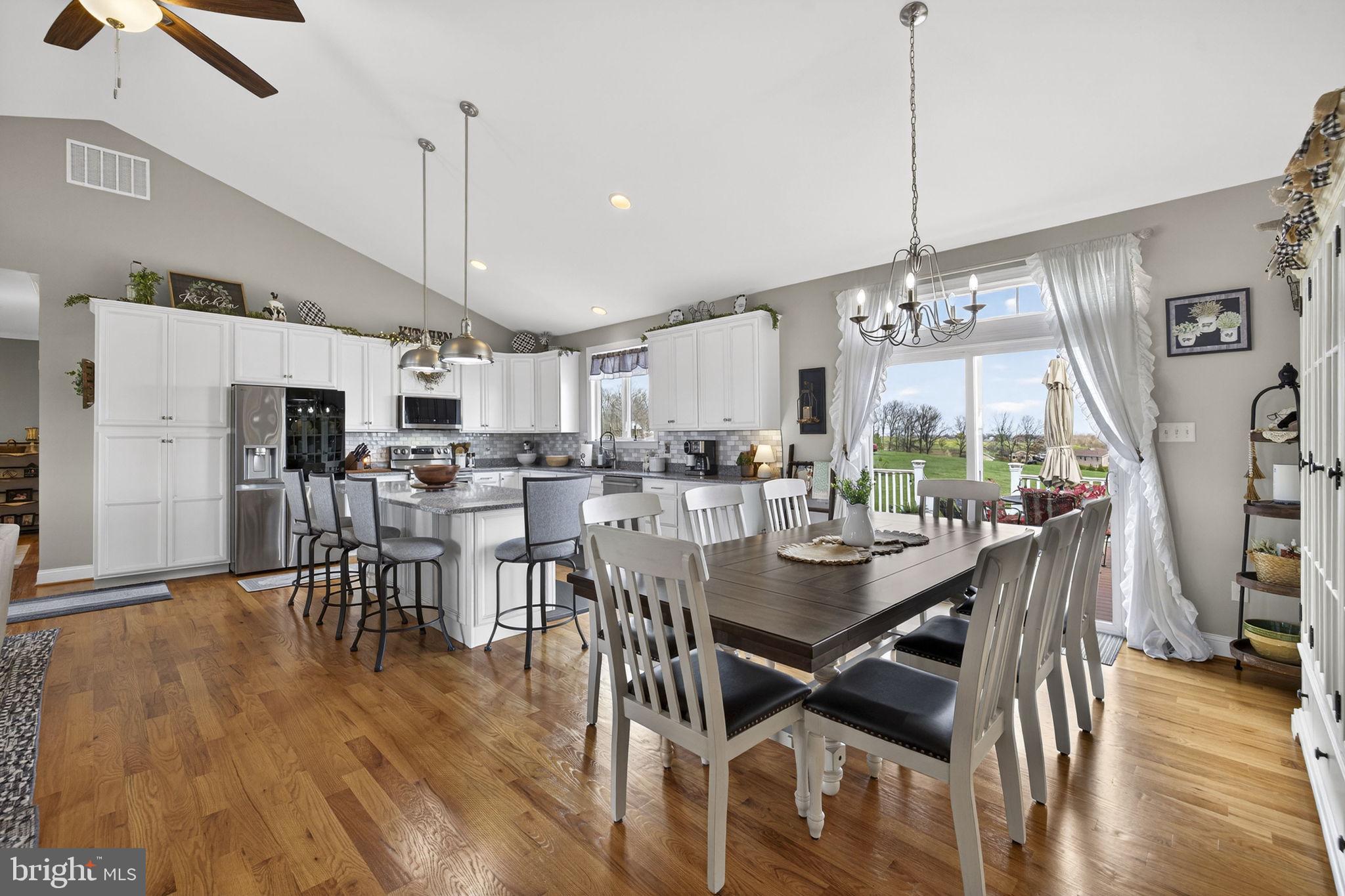 MOUNTAIN VISTA ESTATES - Residential