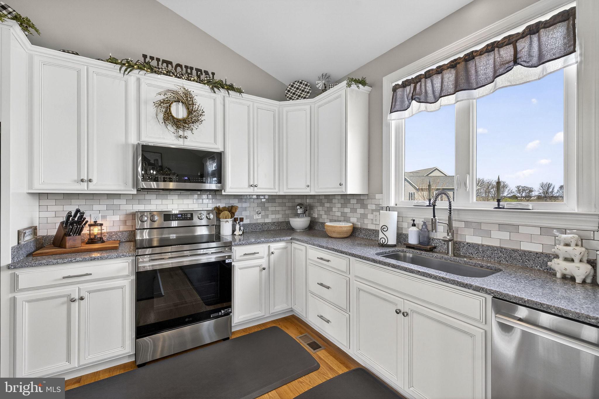 MOUNTAIN VISTA ESTATES - Residential