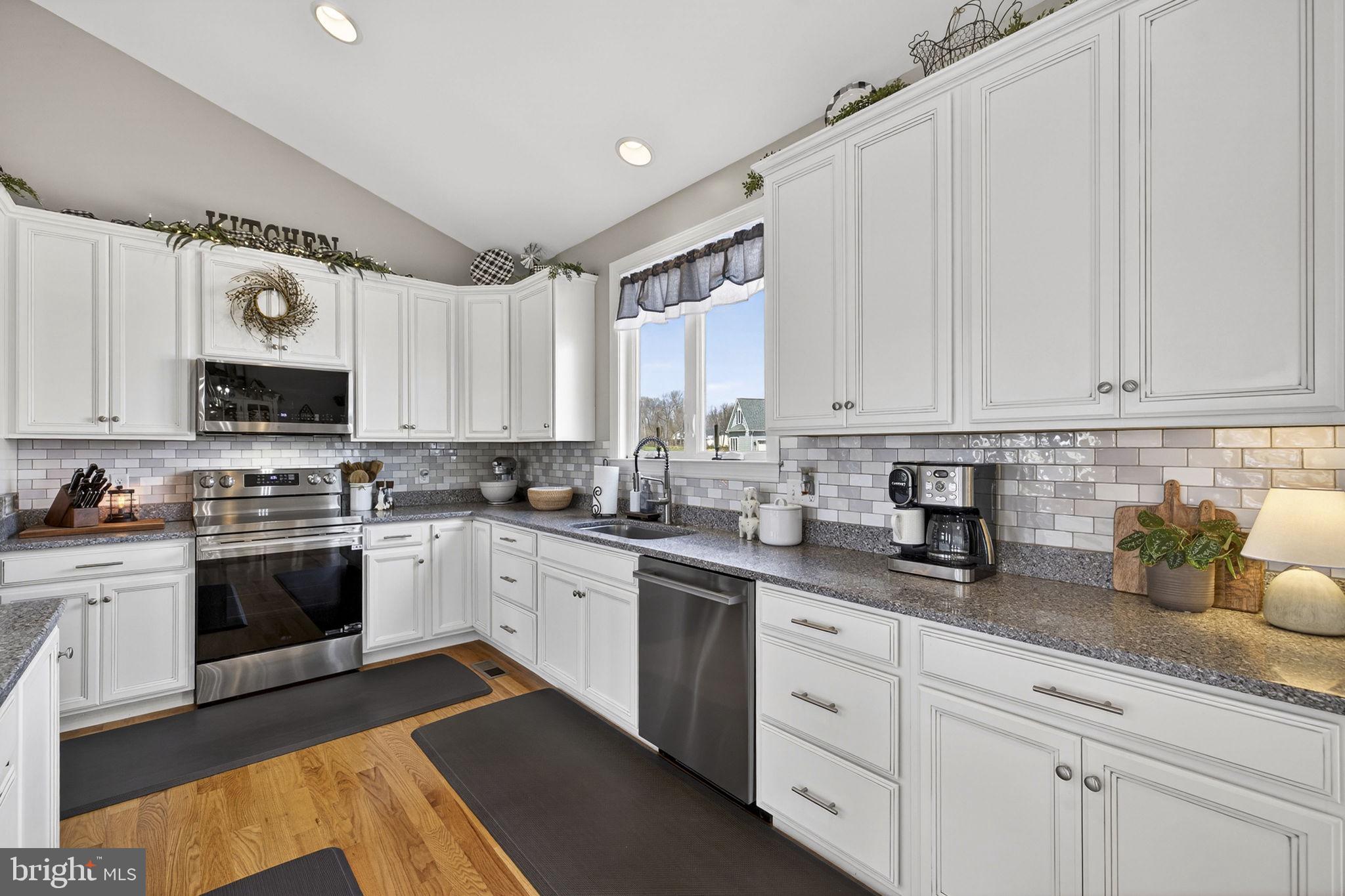 MOUNTAIN VISTA ESTATES - Residential