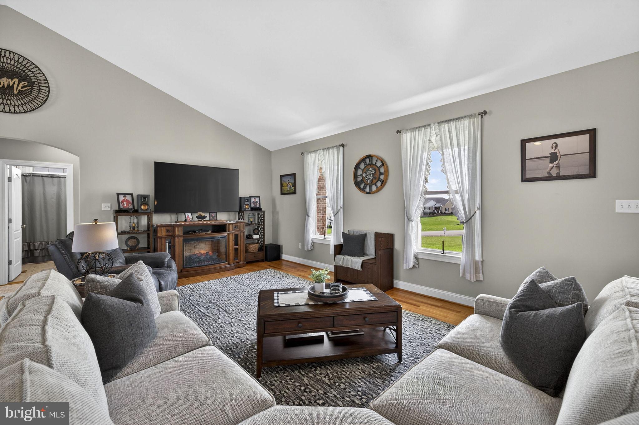 MOUNTAIN VISTA ESTATES - Residential