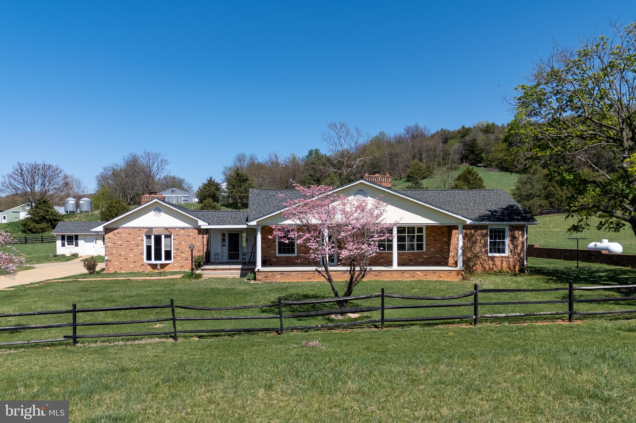 407 & 411 KITE HOLLOW ROAD