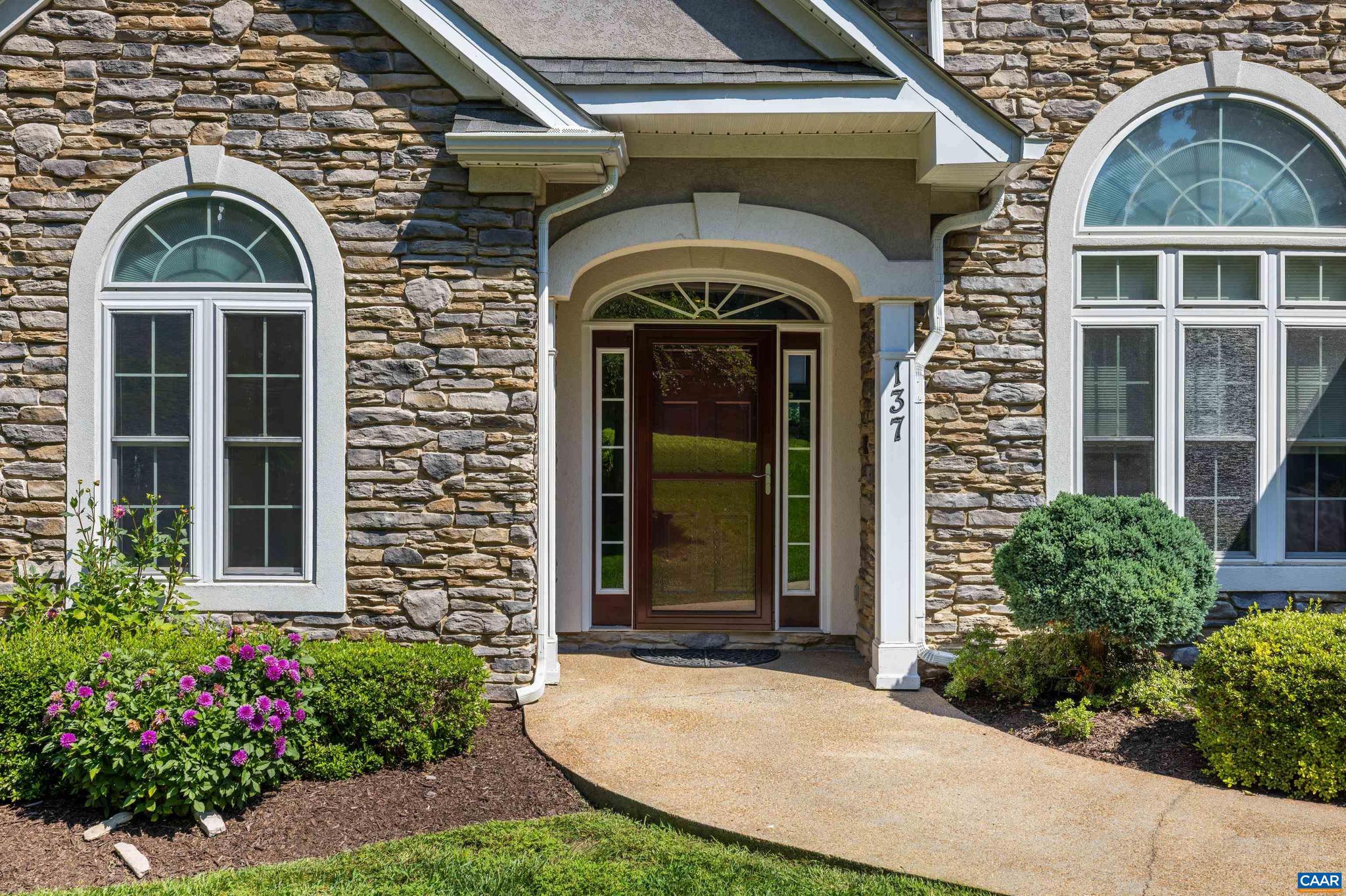 137 DIAMOND CT