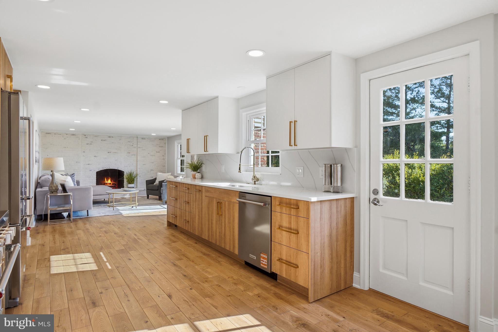 MONTGOMERY SQUARE - Residential