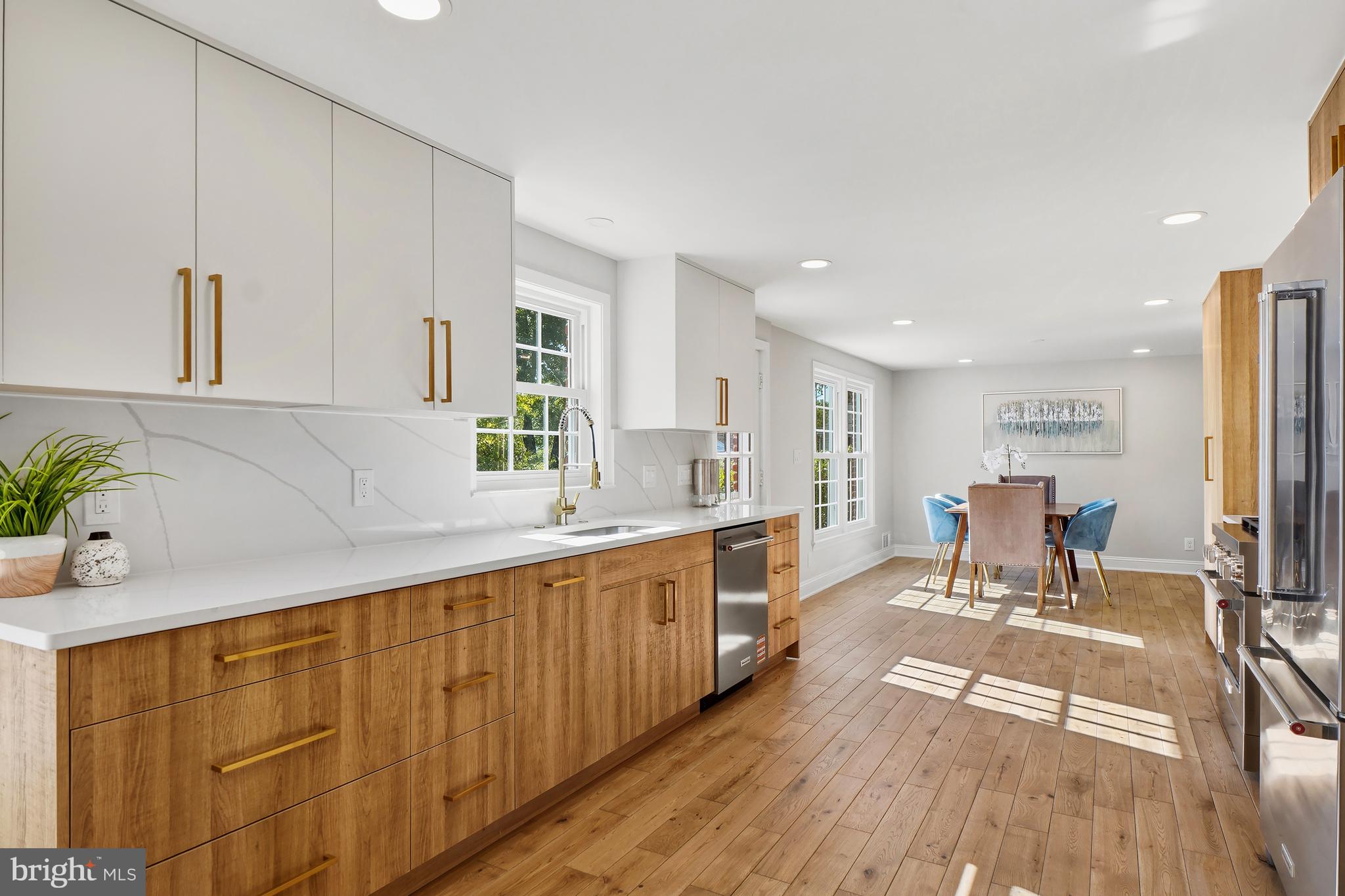 MONTGOMERY SQUARE - Residential