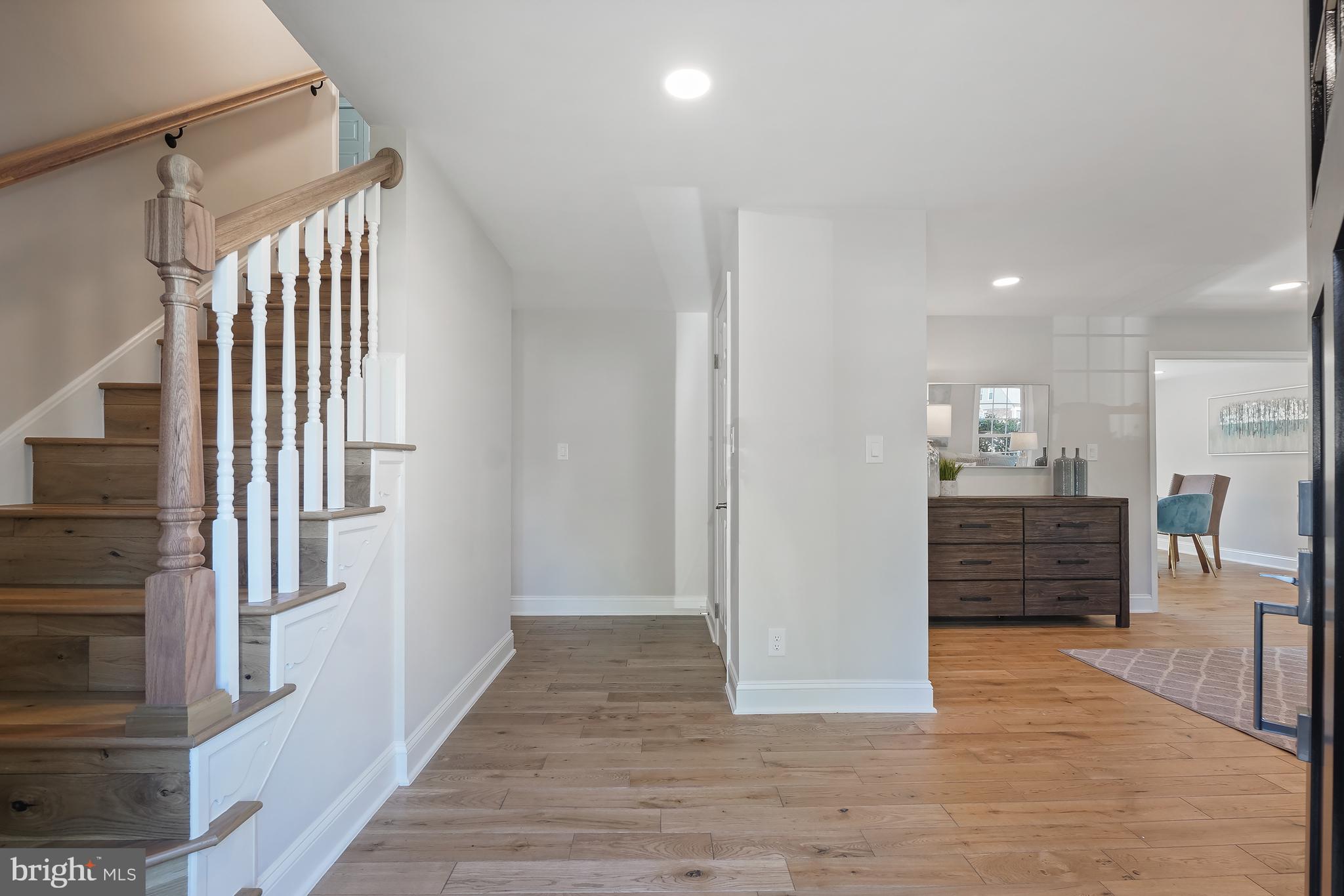 MONTGOMERY SQUARE - Residential