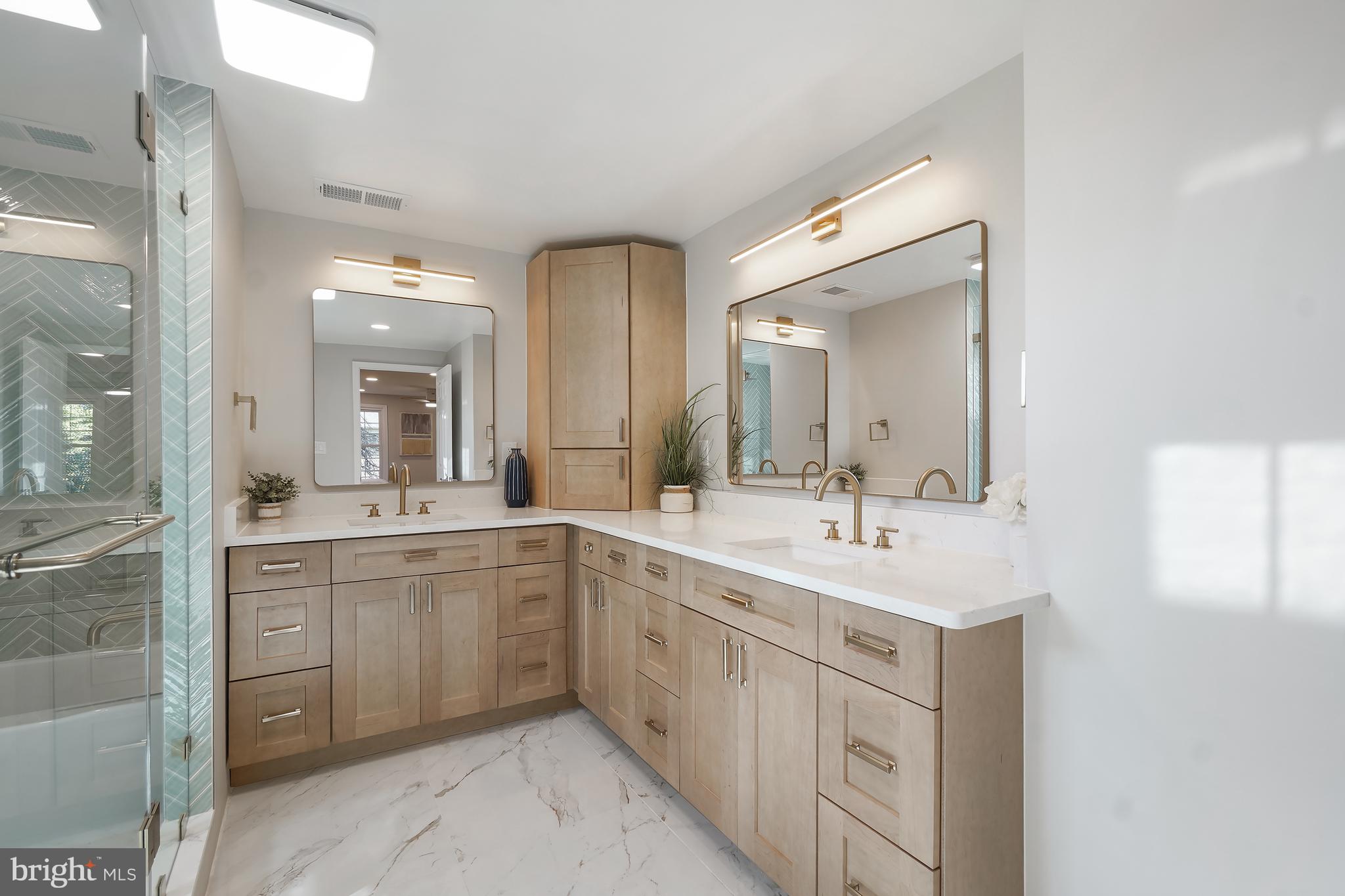 MONTGOMERY SQUARE - Residential