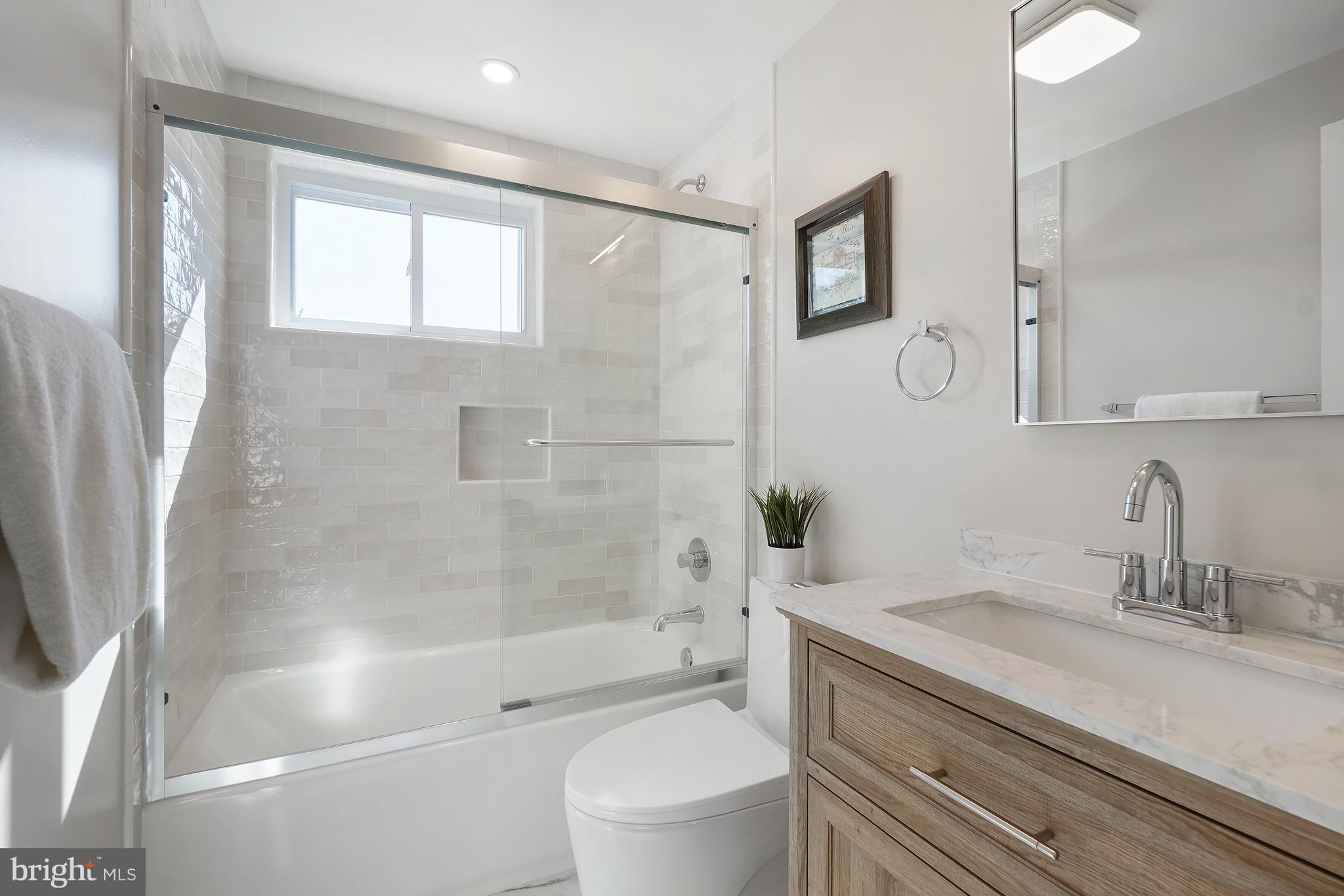 MONTGOMERY SQUARE - Residential