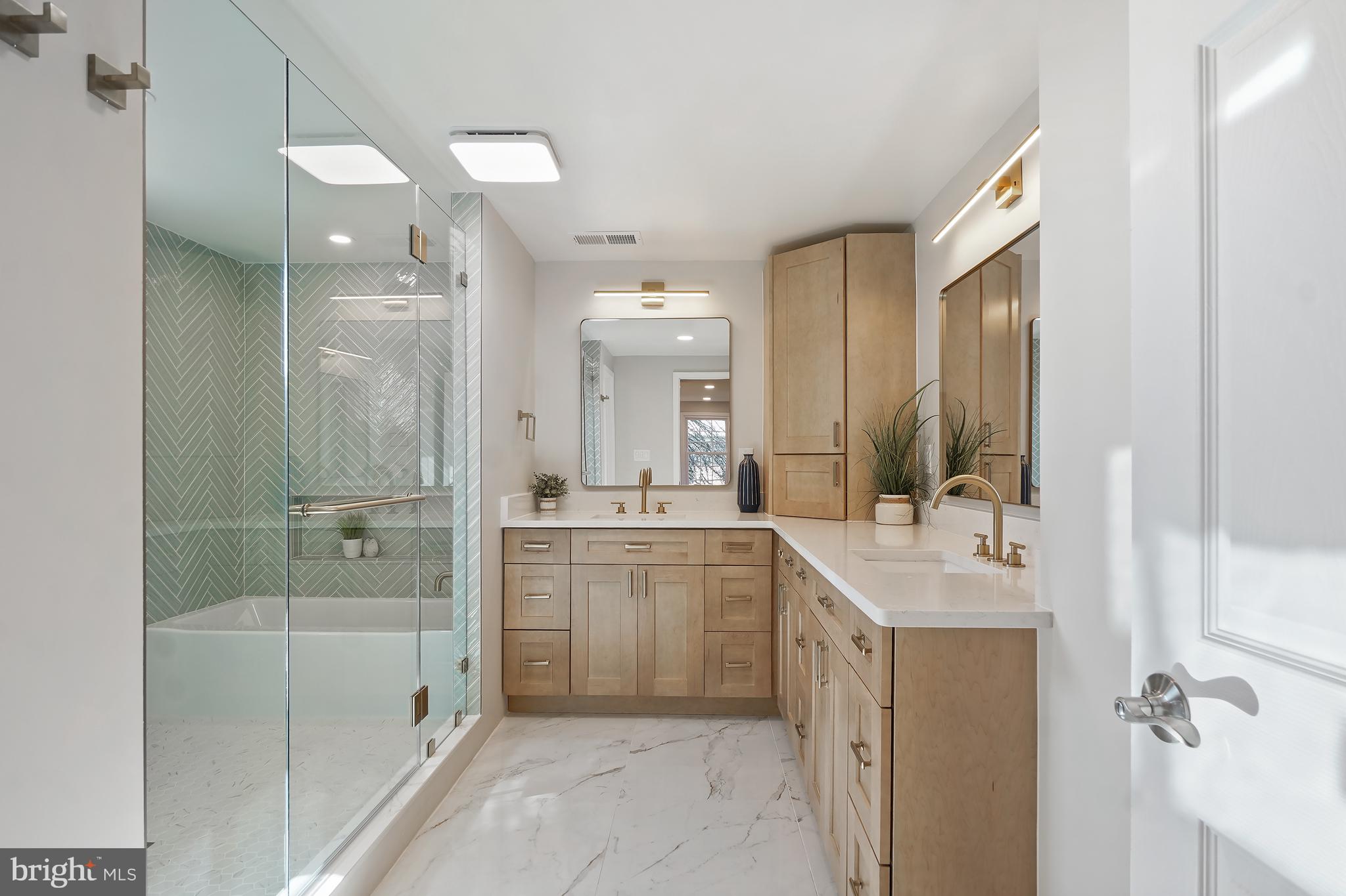 MONTGOMERY SQUARE - Residential