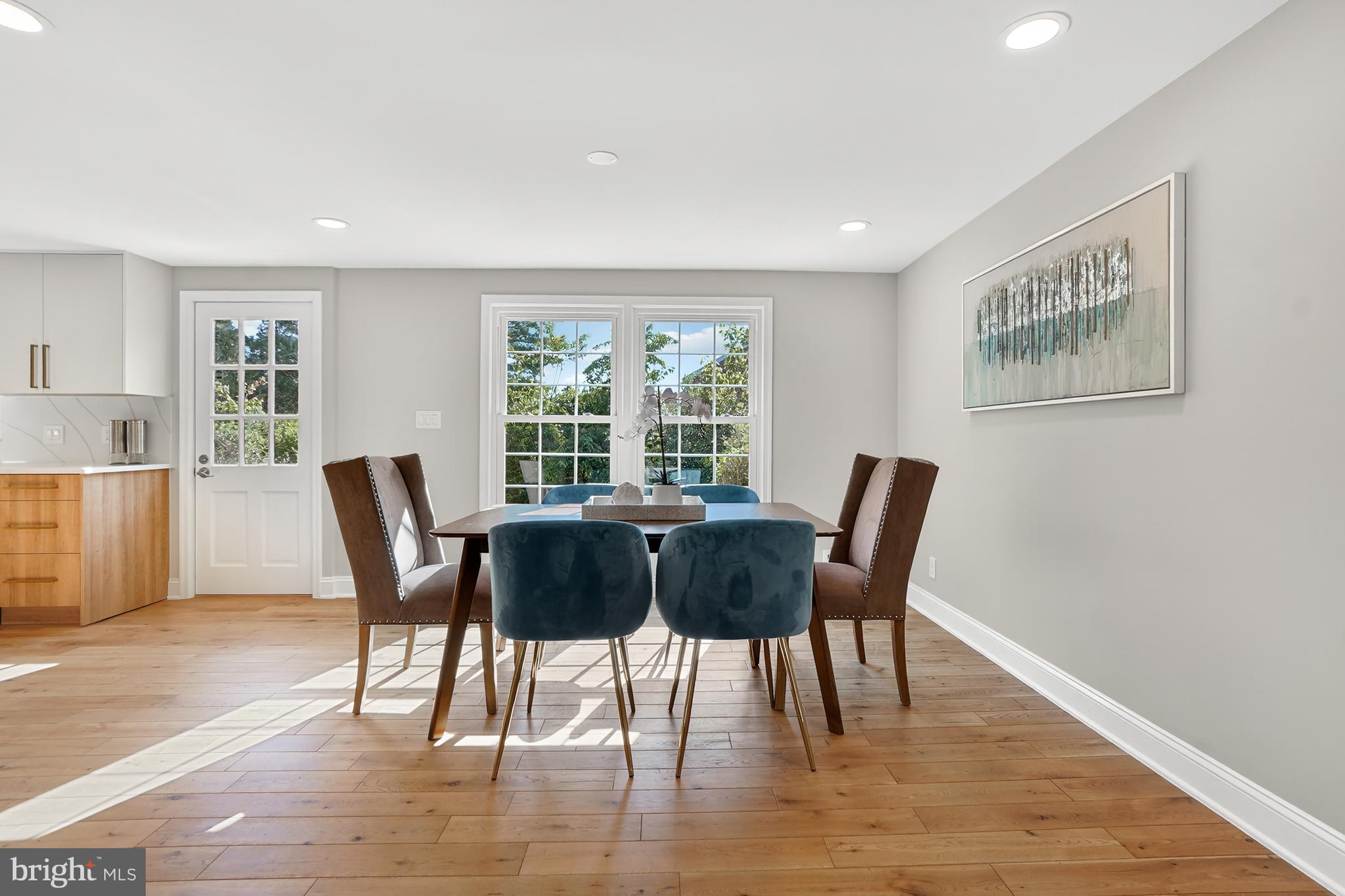 MONTGOMERY SQUARE - Residential