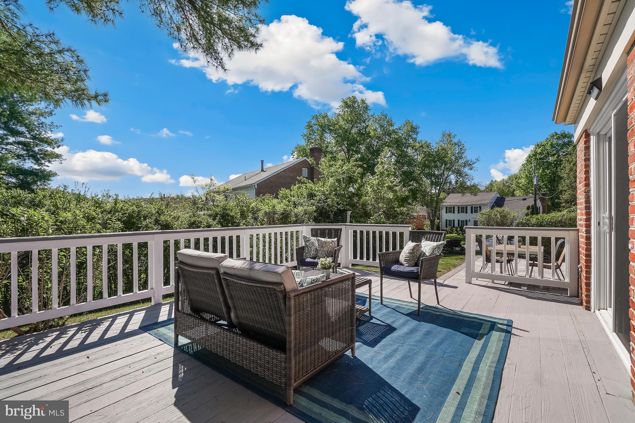 MONTGOMERY SQUARE - Residential