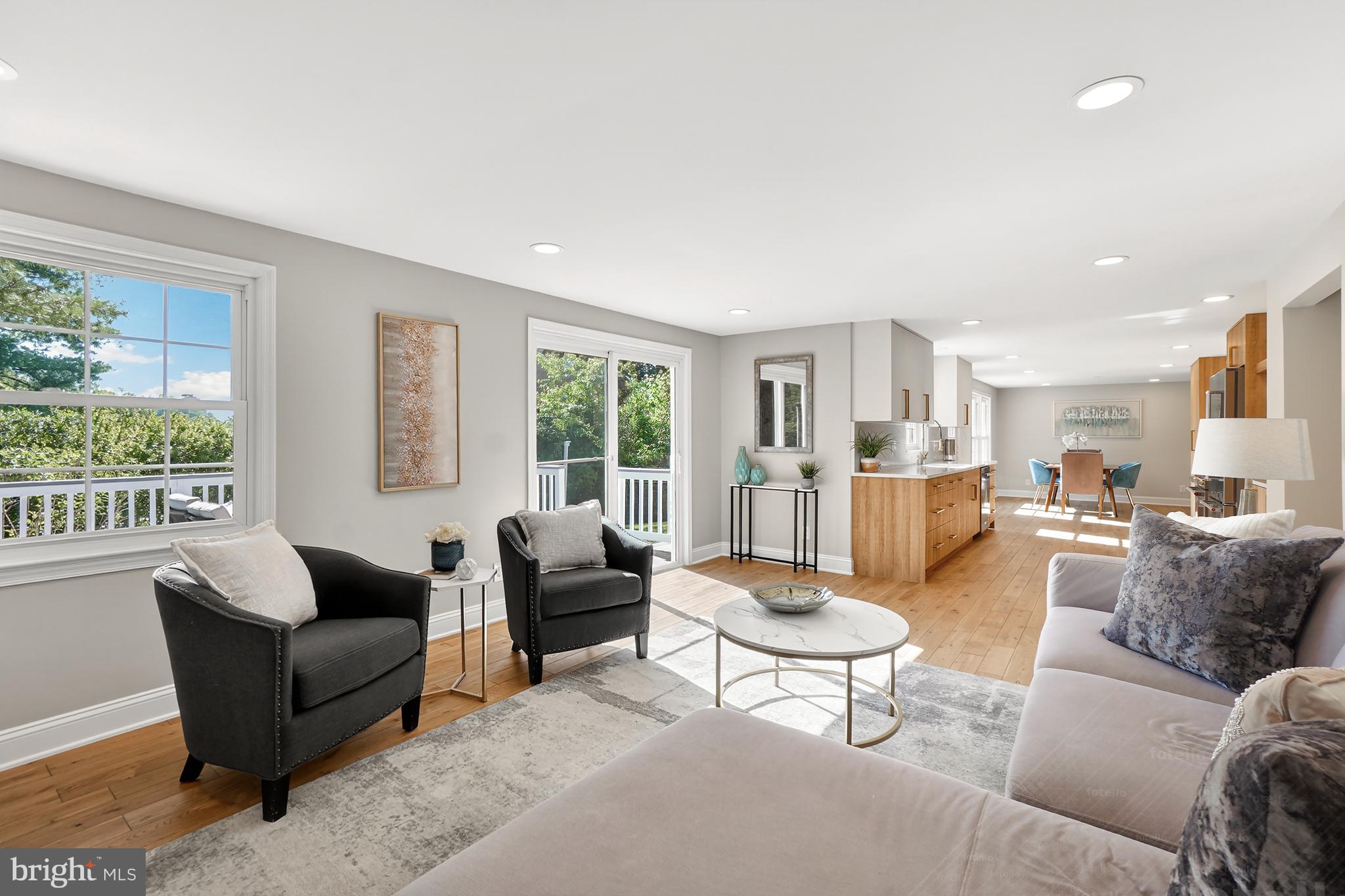 MONTGOMERY SQUARE - Residential