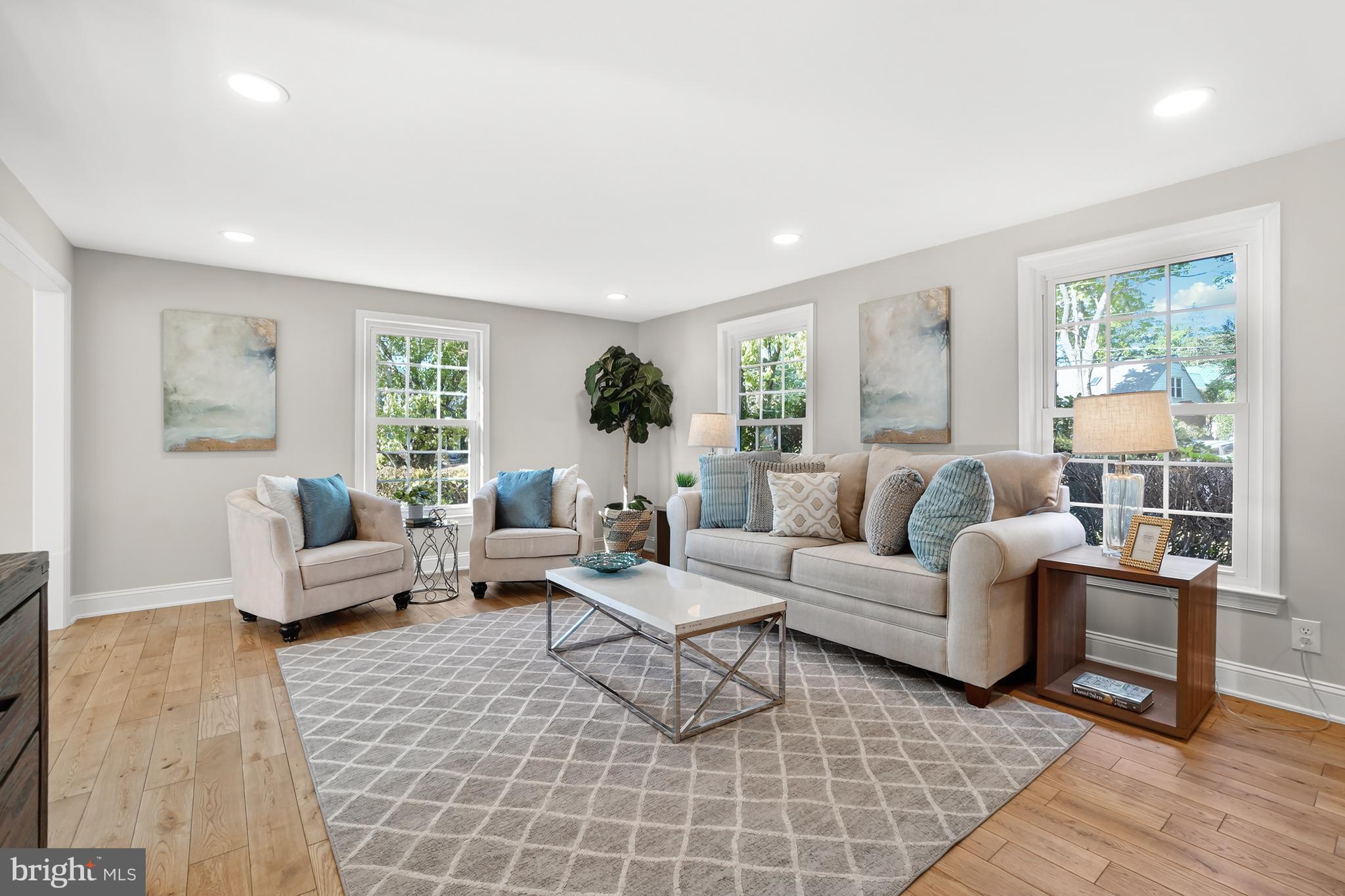 MONTGOMERY SQUARE - Residential