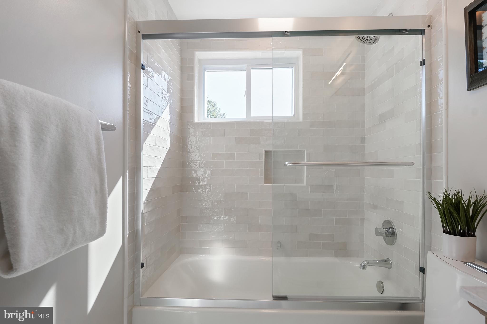 MONTGOMERY SQUARE - Residential