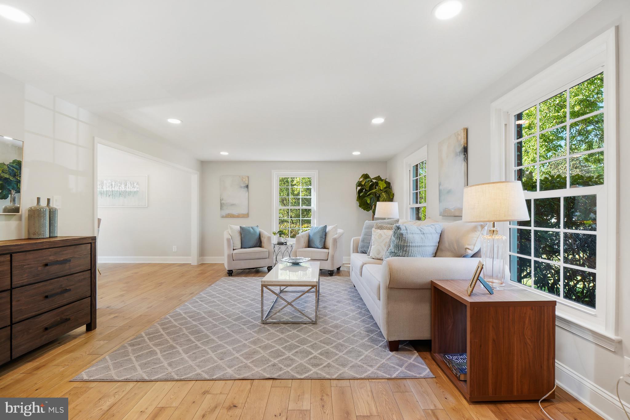 MONTGOMERY SQUARE - Residential