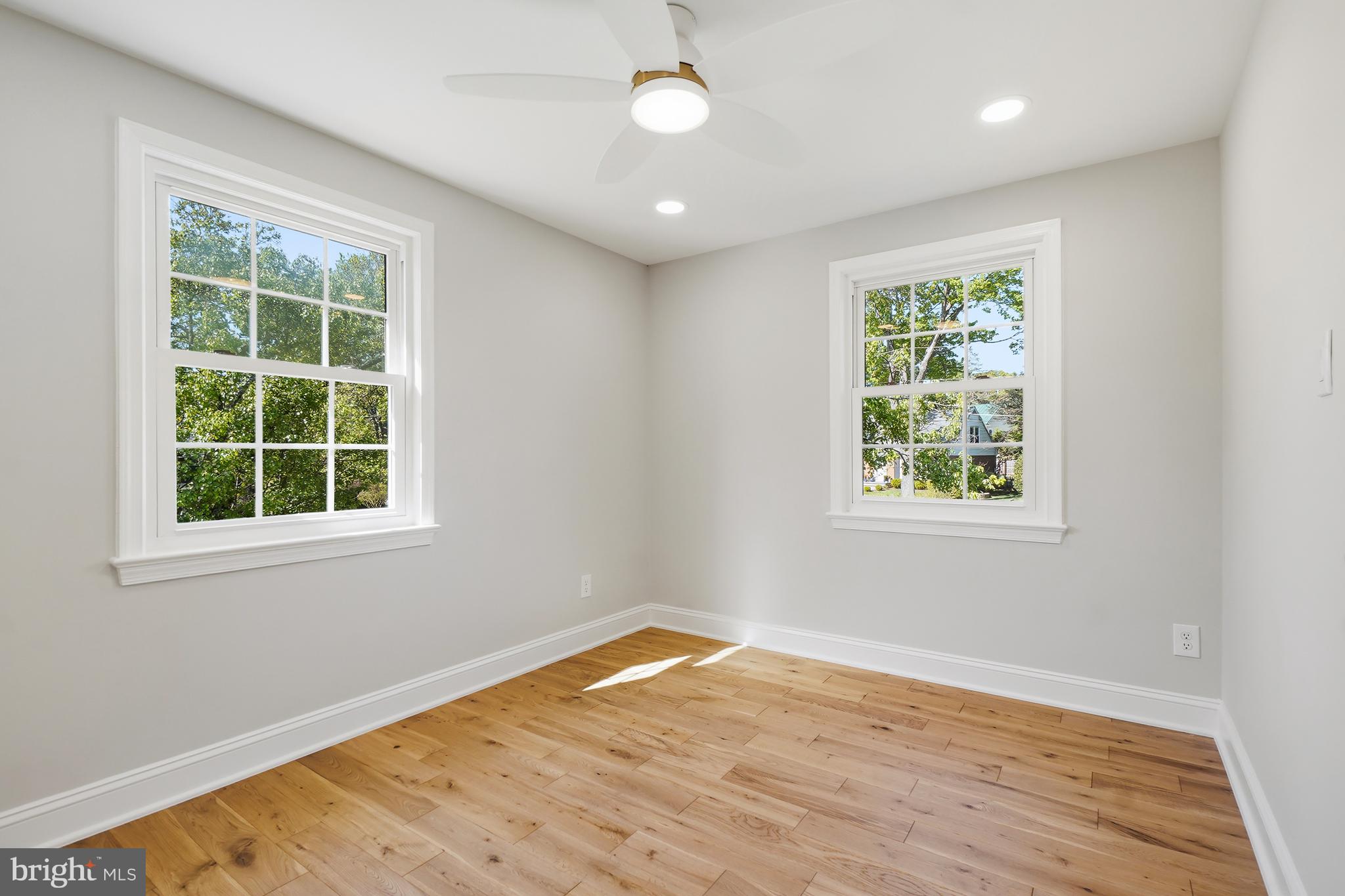 MONTGOMERY SQUARE - Residential