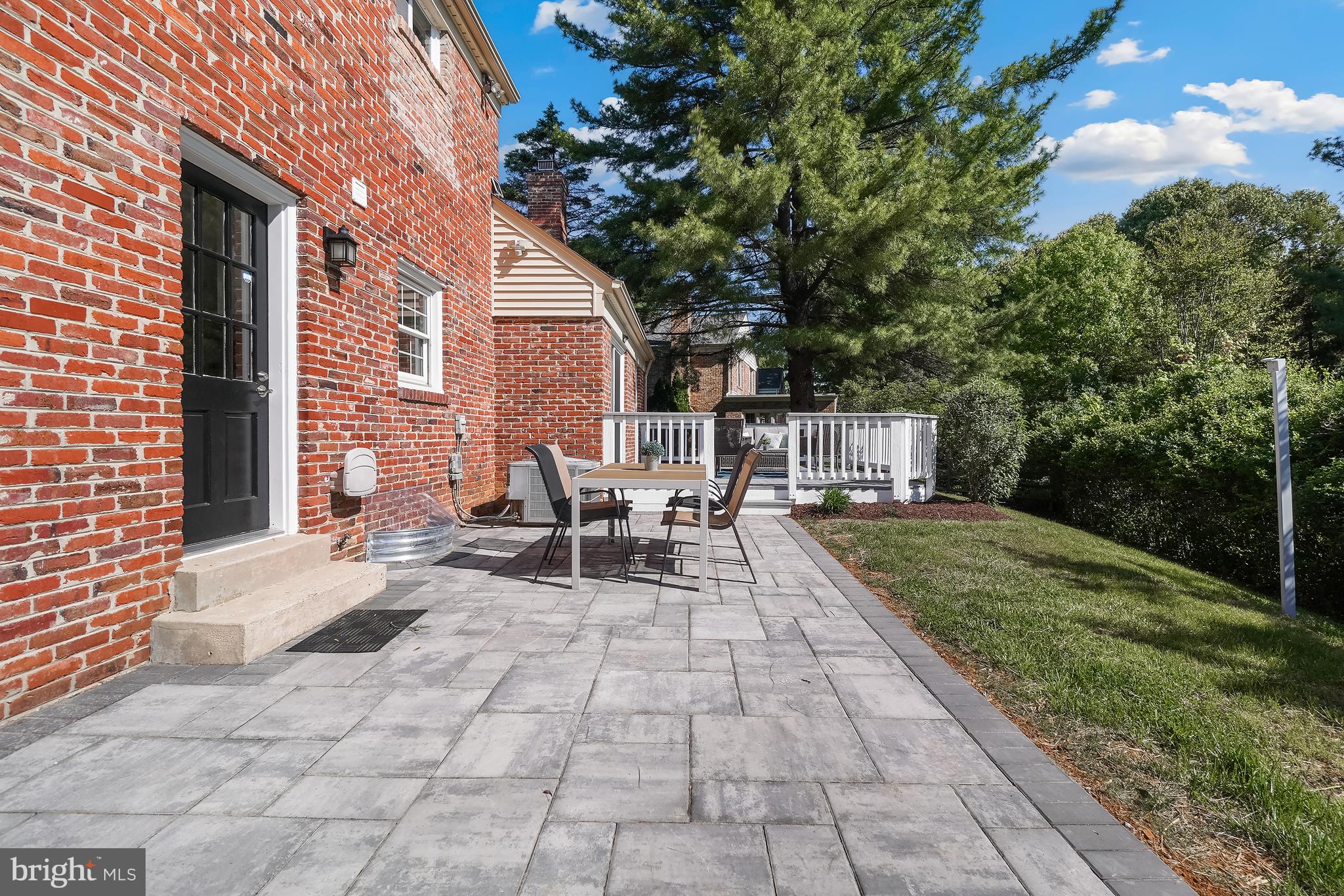 MONTGOMERY SQUARE - Residential