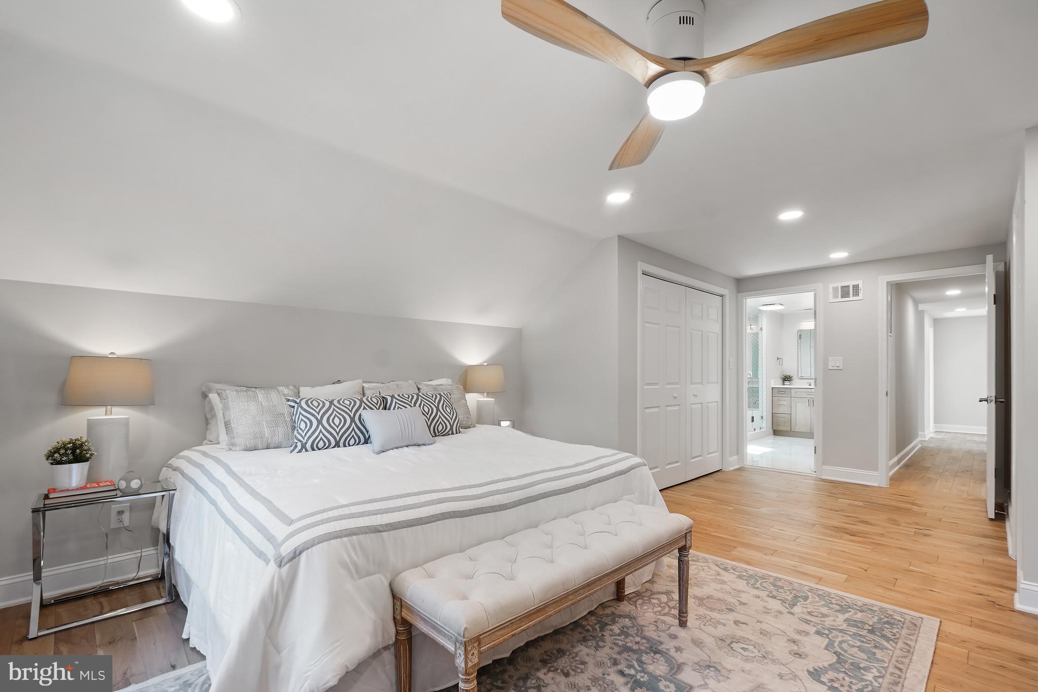 MONTGOMERY SQUARE - Residential