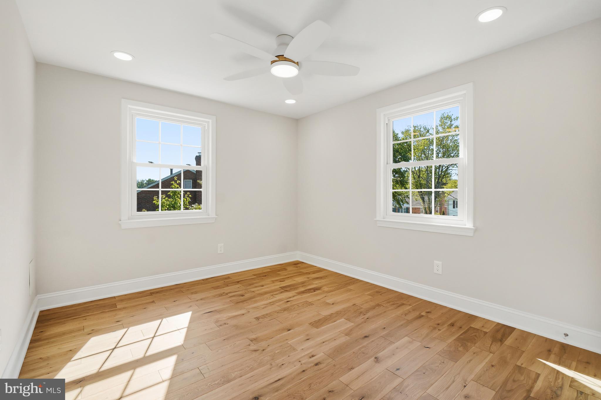MONTGOMERY SQUARE - Residential