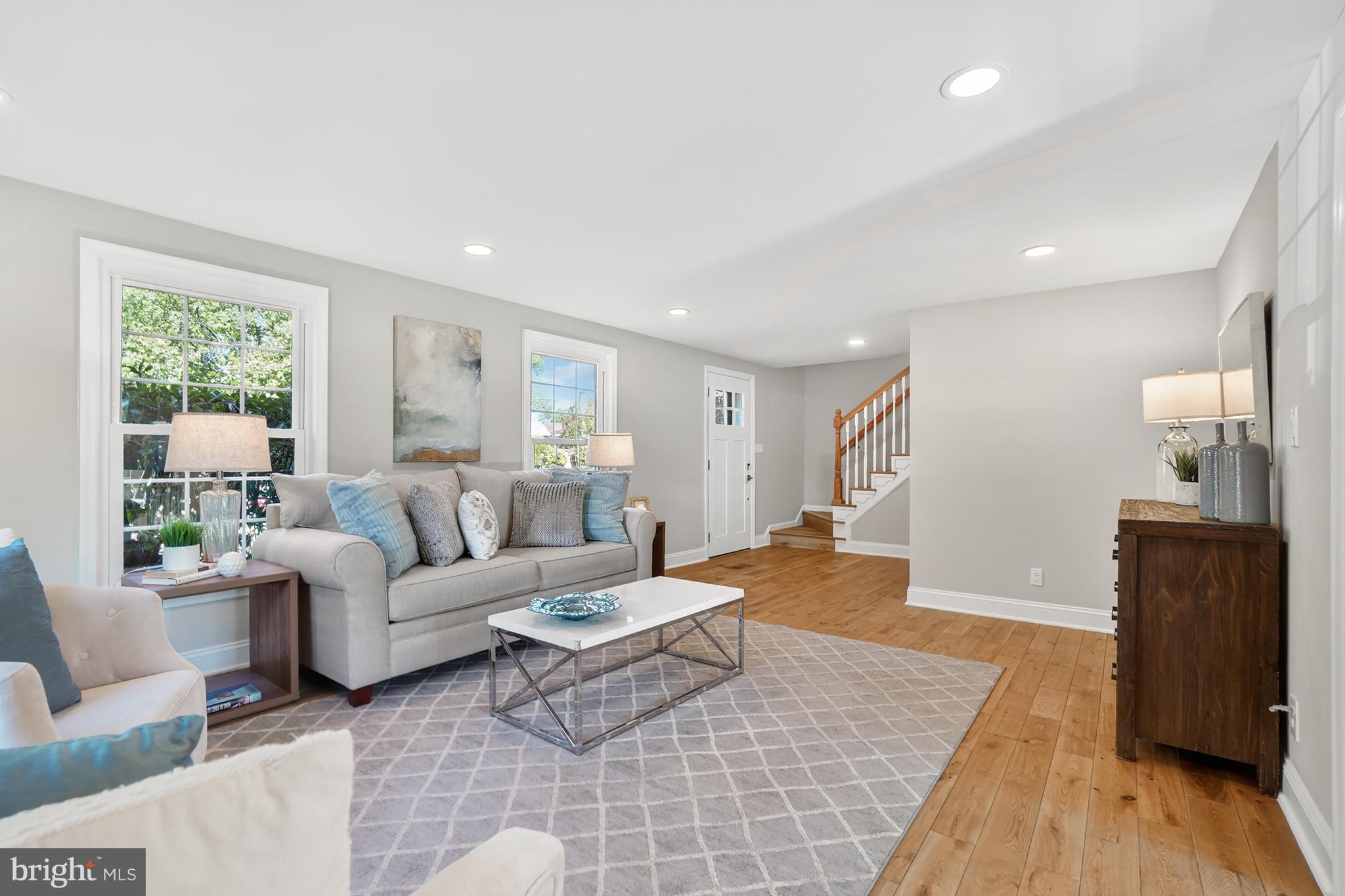 MONTGOMERY SQUARE - Residential