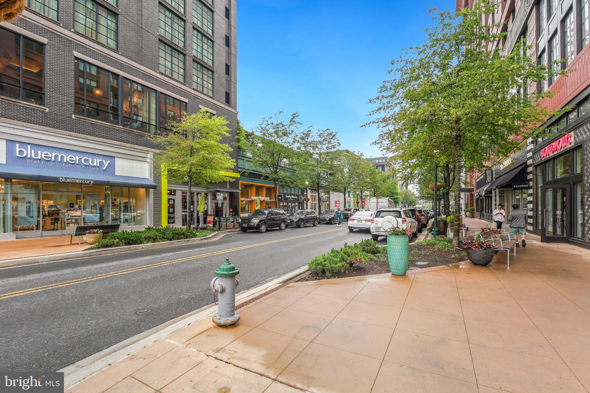 MONTGOMERY SQUARE - Residential