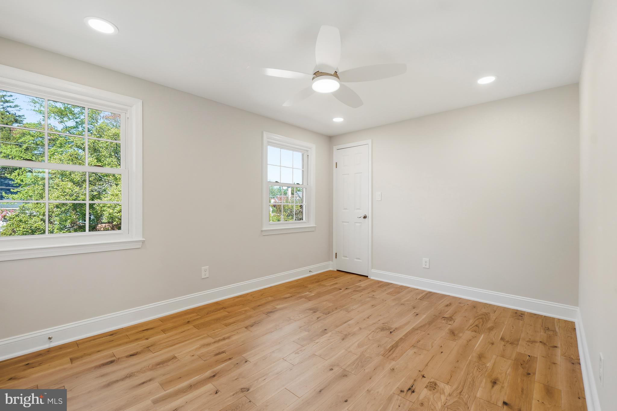 MONTGOMERY SQUARE - Residential
