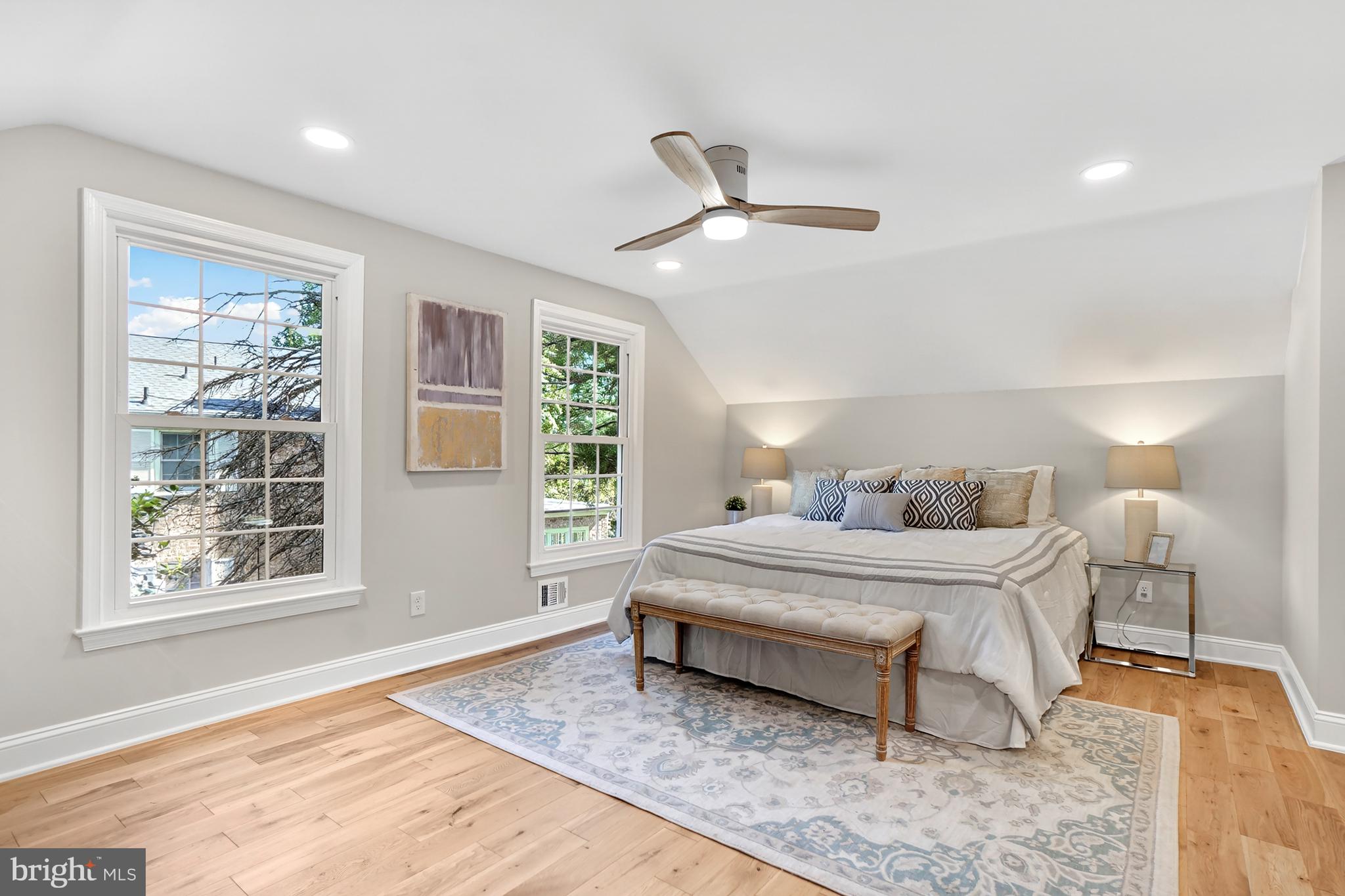 MONTGOMERY SQUARE - Residential