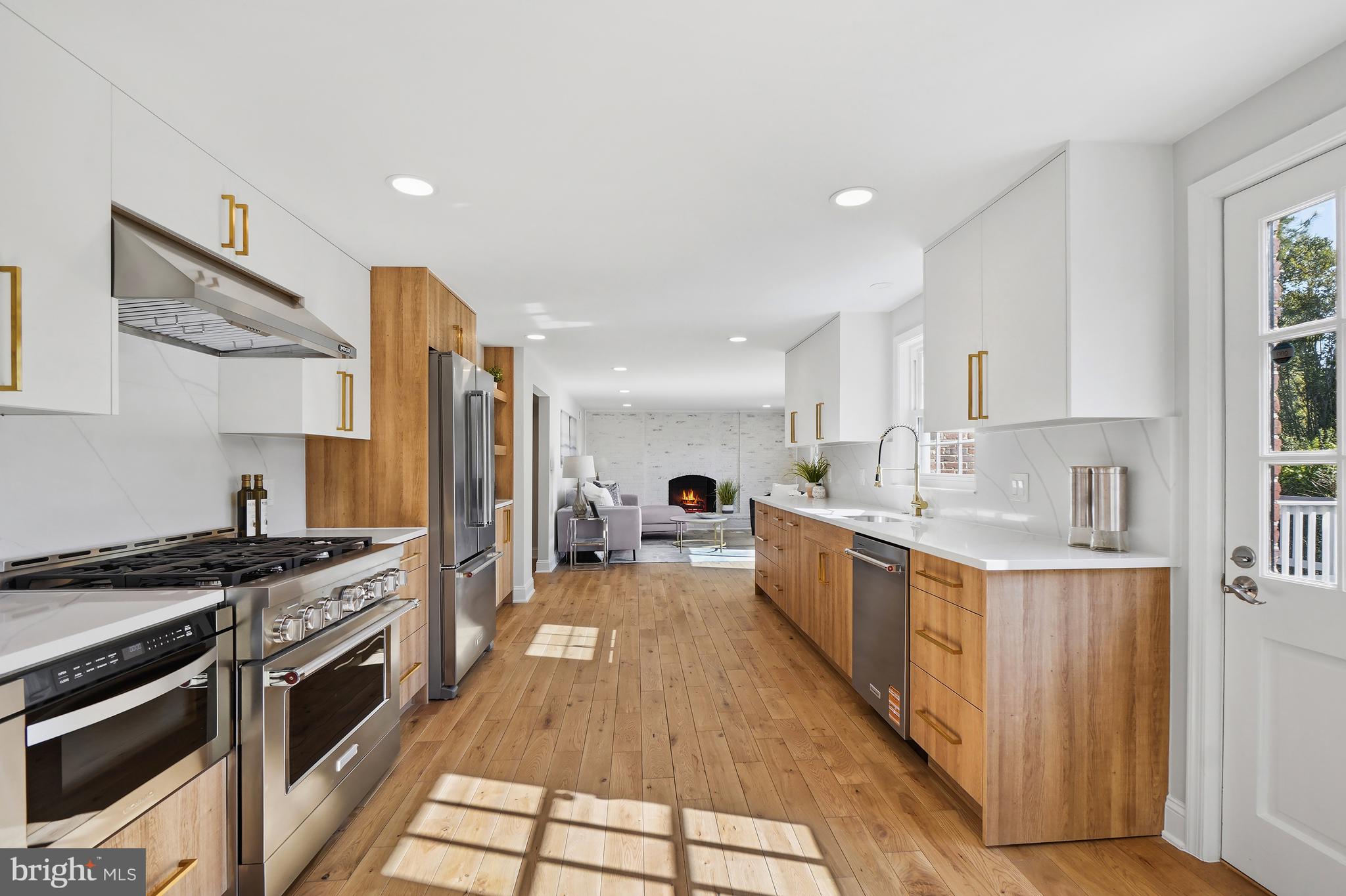 MONTGOMERY SQUARE - Residential