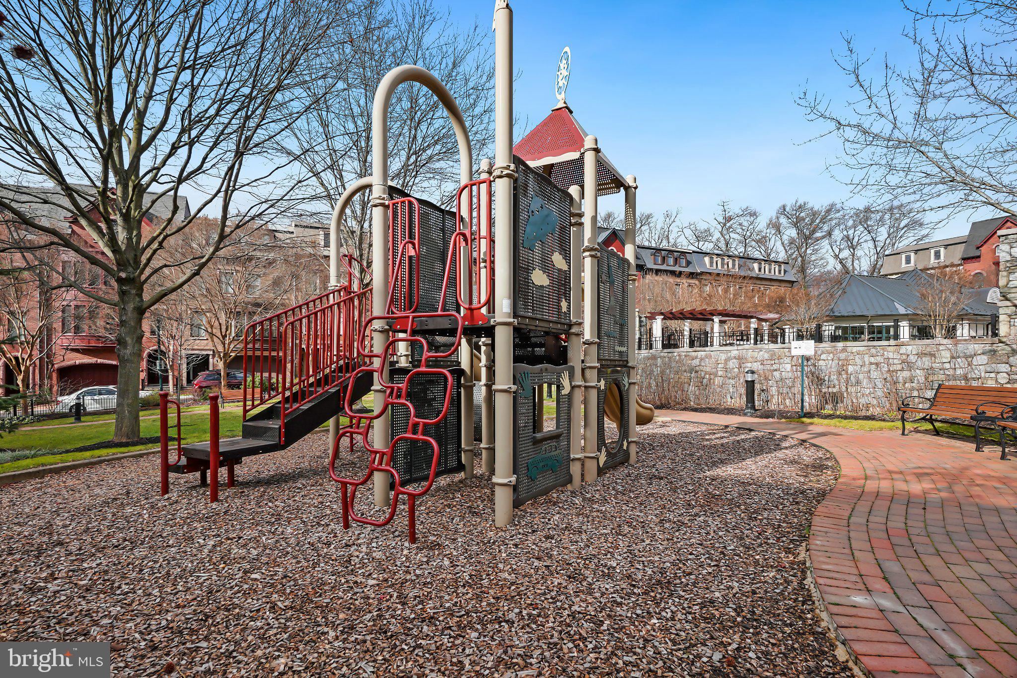 MONTGOMERY SQUARE - Residential