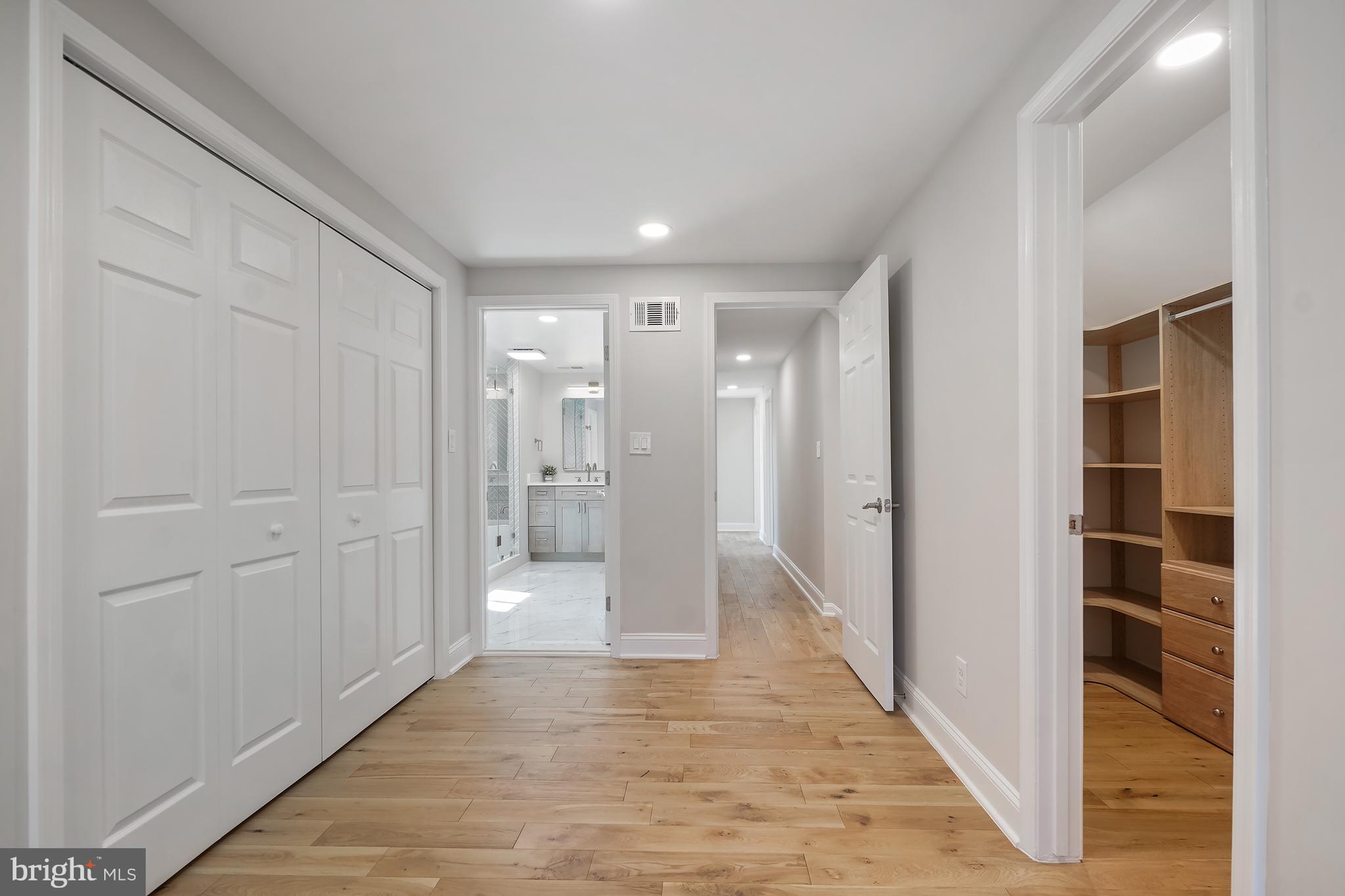 MONTGOMERY SQUARE - Residential