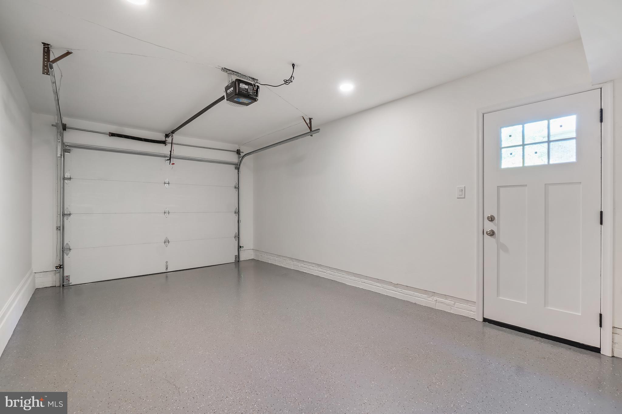 MONTGOMERY SQUARE - Residential