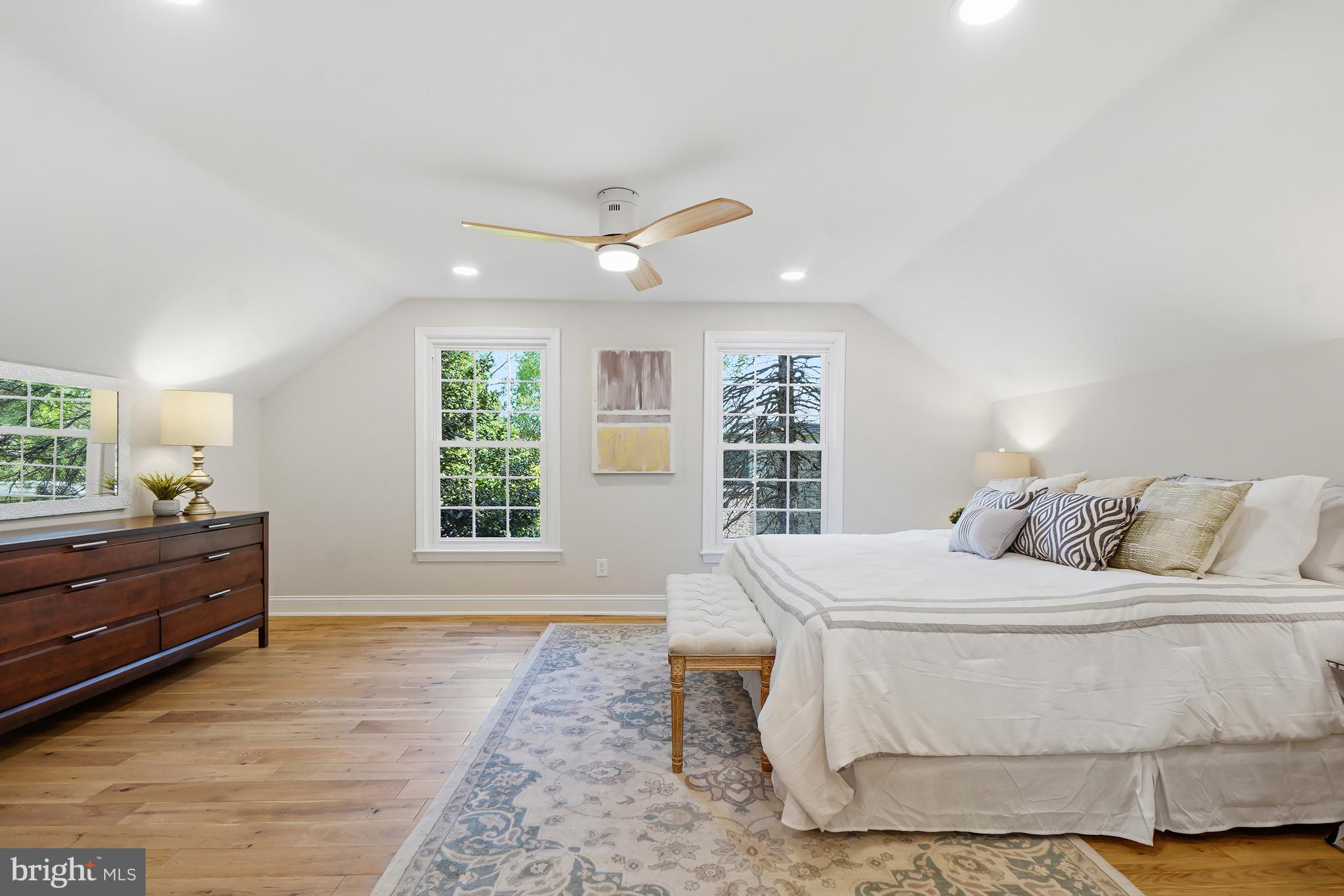 MONTGOMERY SQUARE - Residential