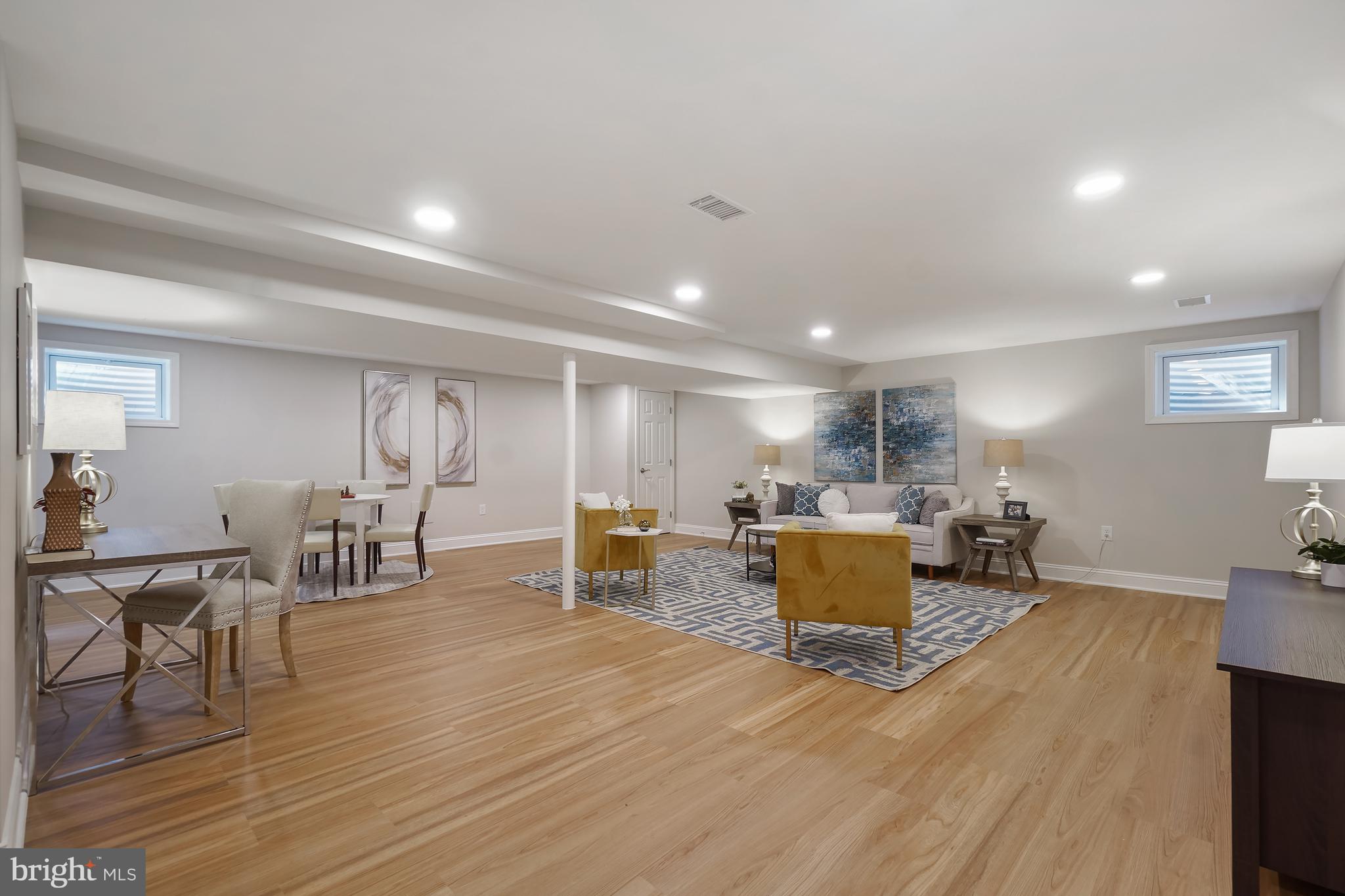 MONTGOMERY SQUARE - Residential