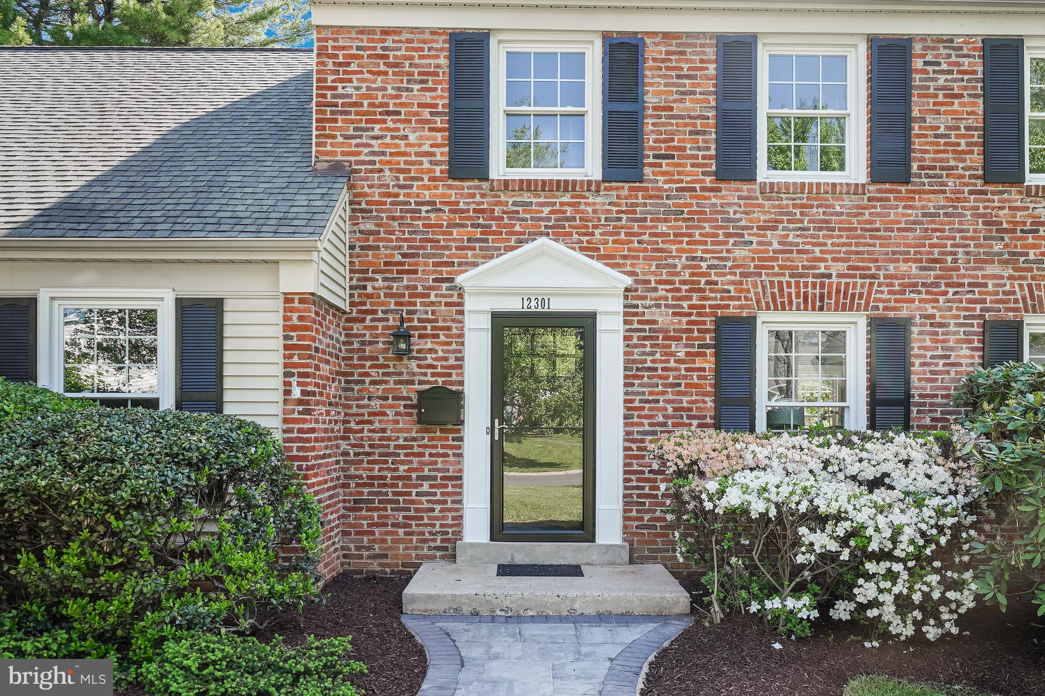 MONTGOMERY SQUARE - Residential