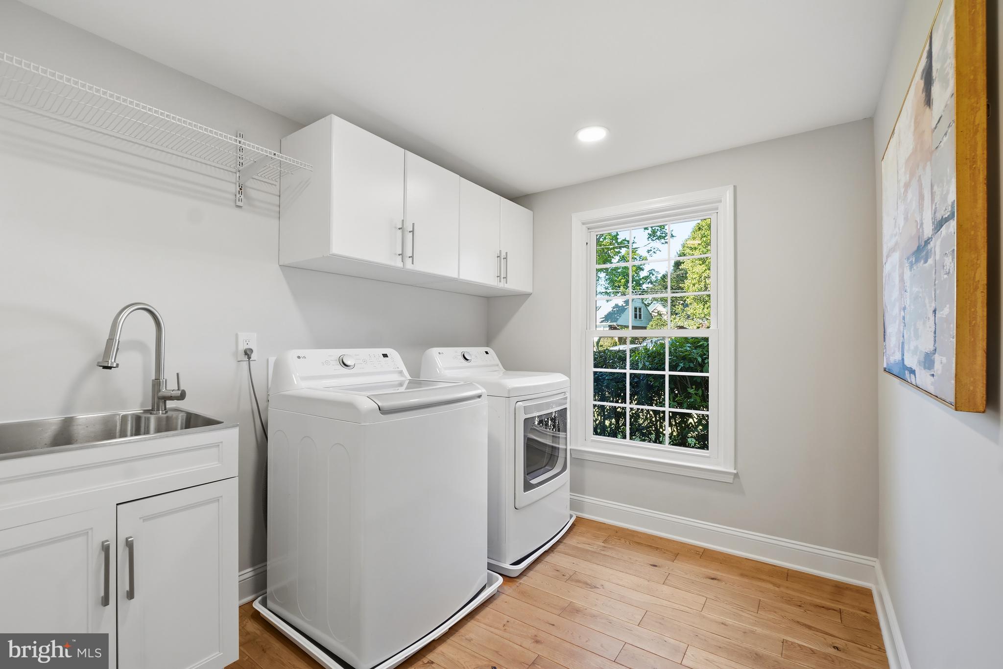 MONTGOMERY SQUARE - Residential