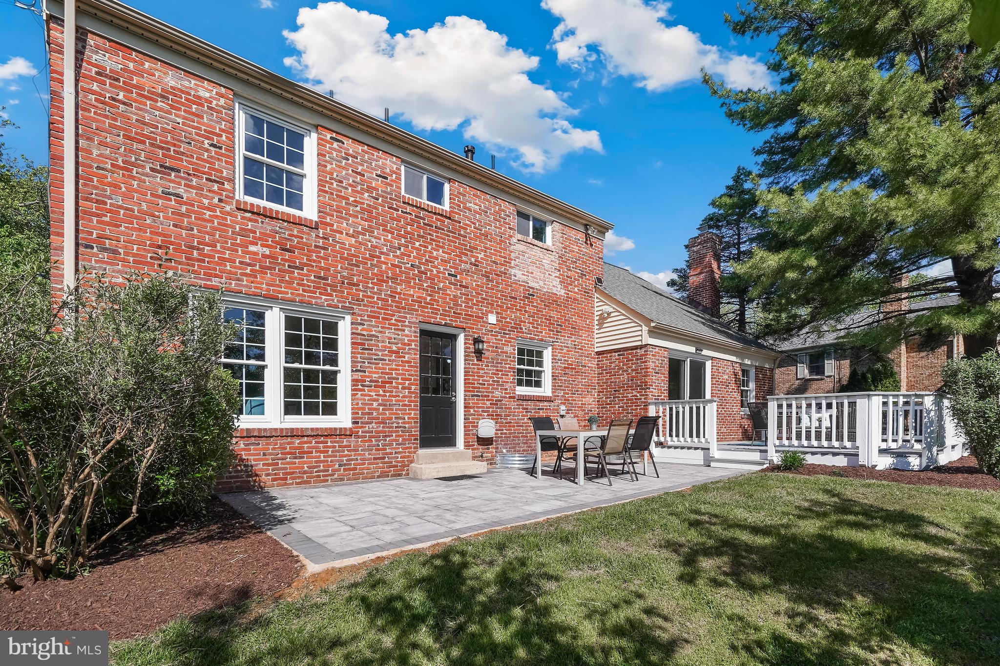 MONTGOMERY SQUARE - Residential