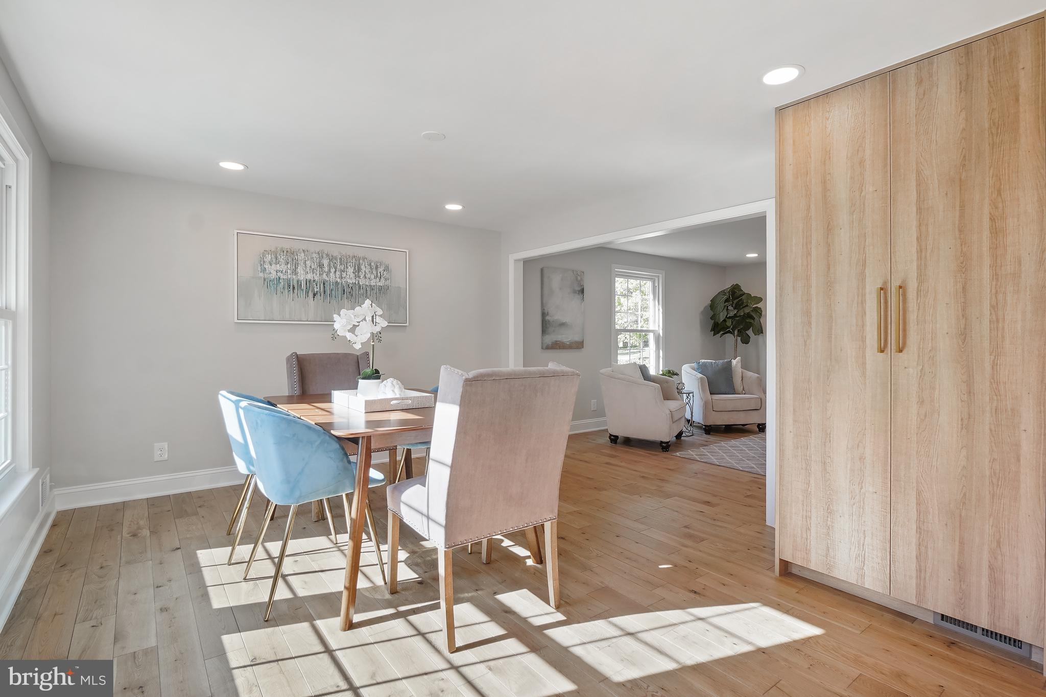 MONTGOMERY SQUARE - Residential