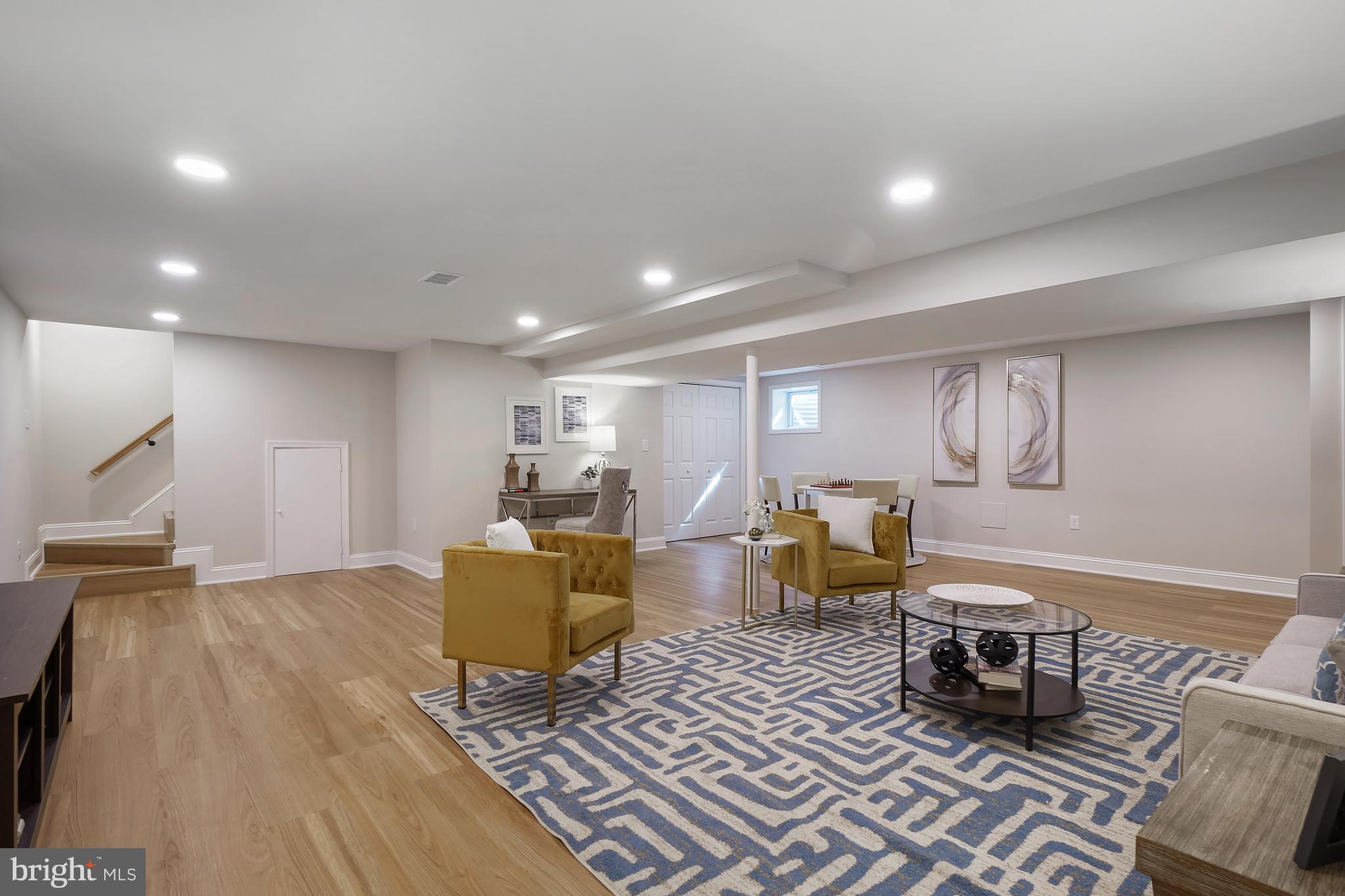MONTGOMERY SQUARE - Residential