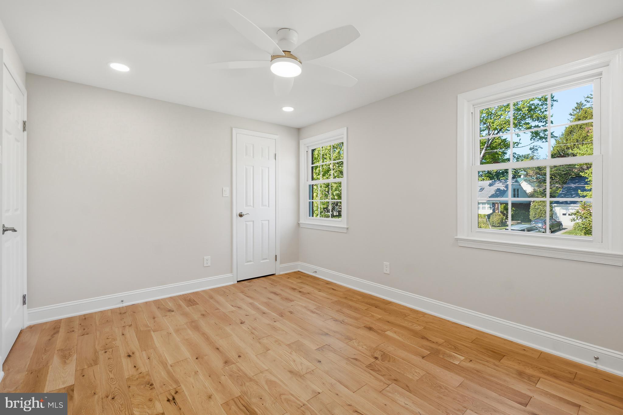 MONTGOMERY SQUARE - Residential