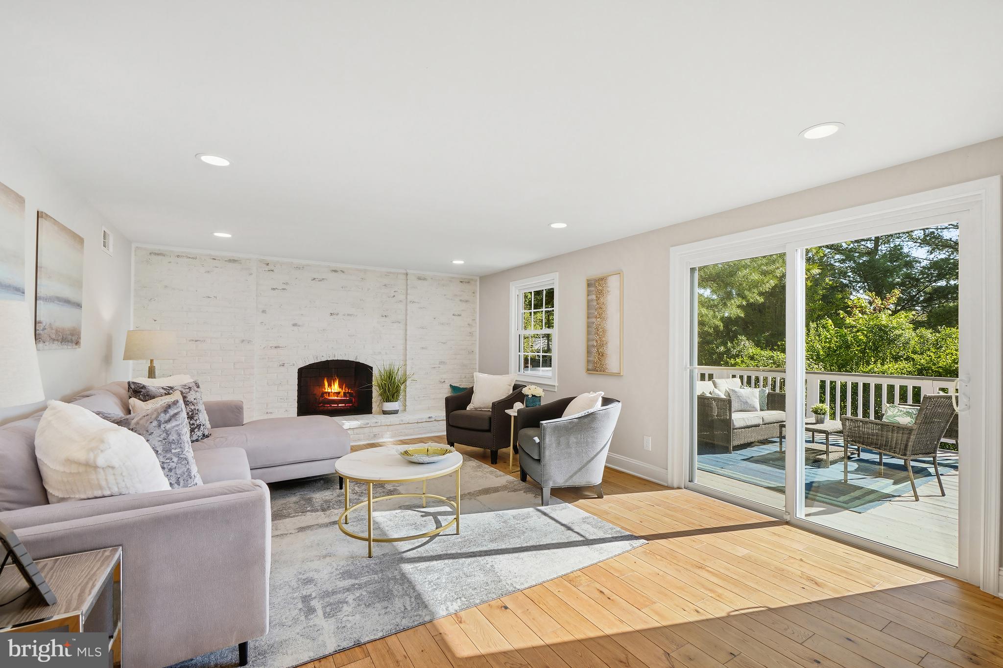 MONTGOMERY SQUARE - Residential