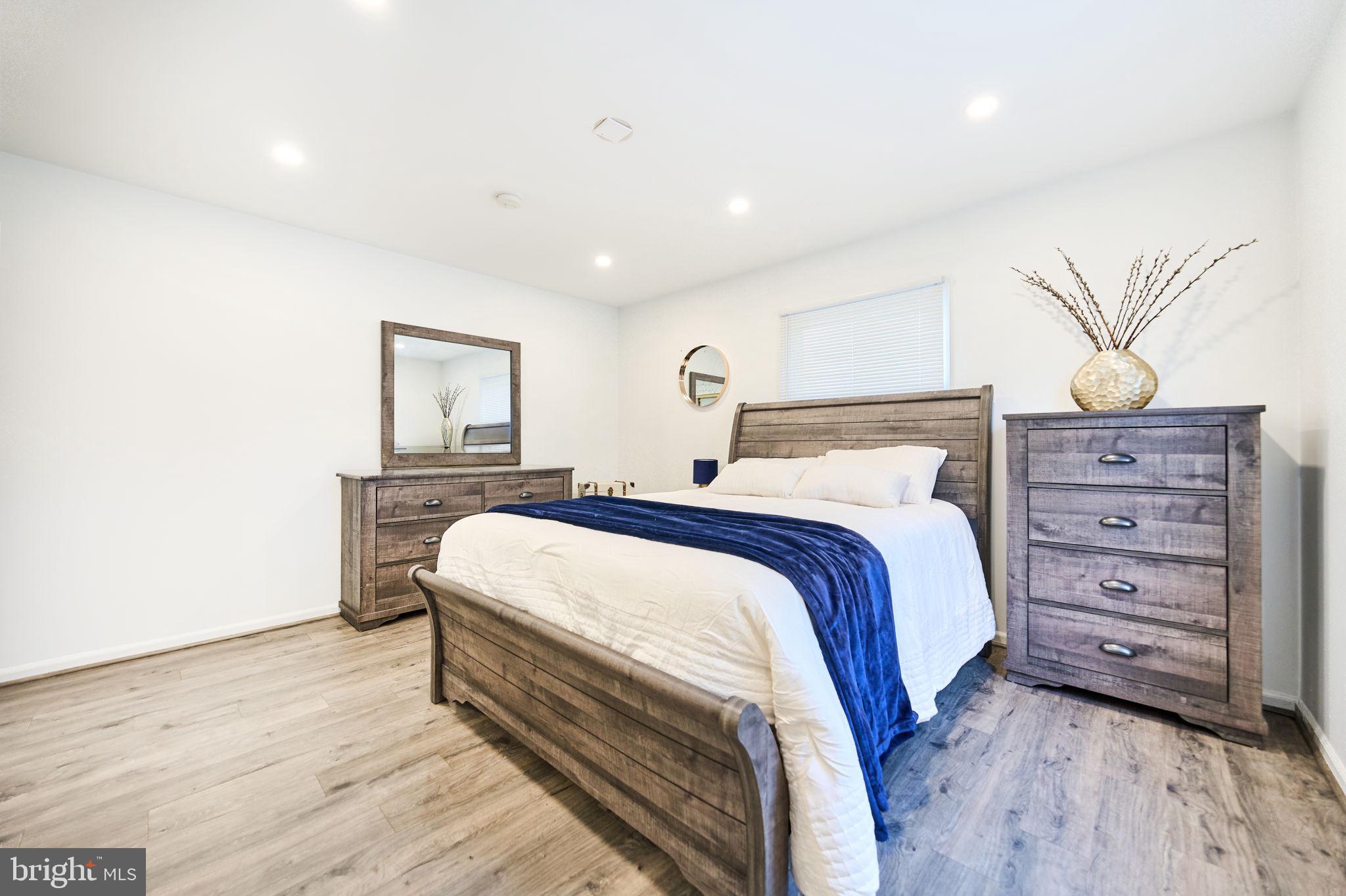 909 N VERNON STREET