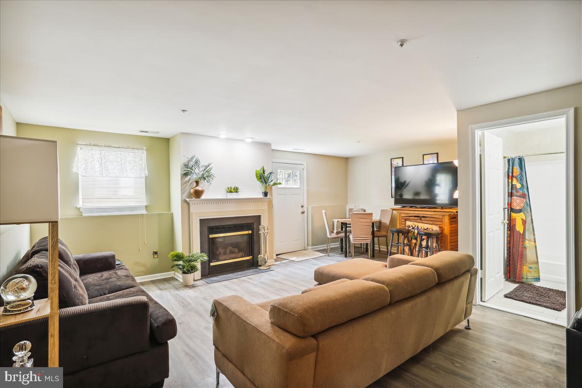 KINGS POINT - Residential