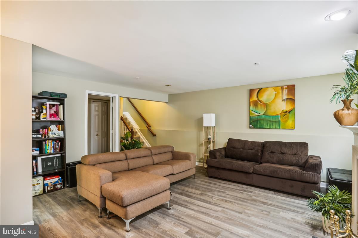 KINGS POINT - Residential