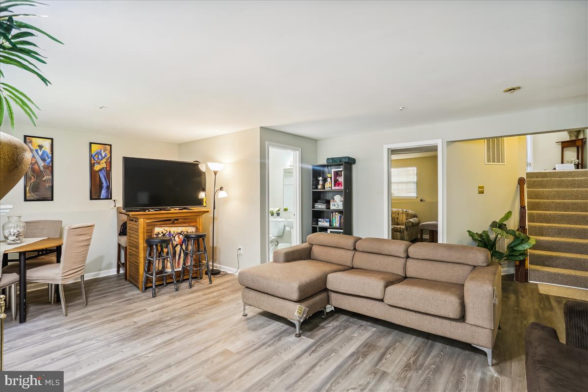 KINGS POINT - Residential