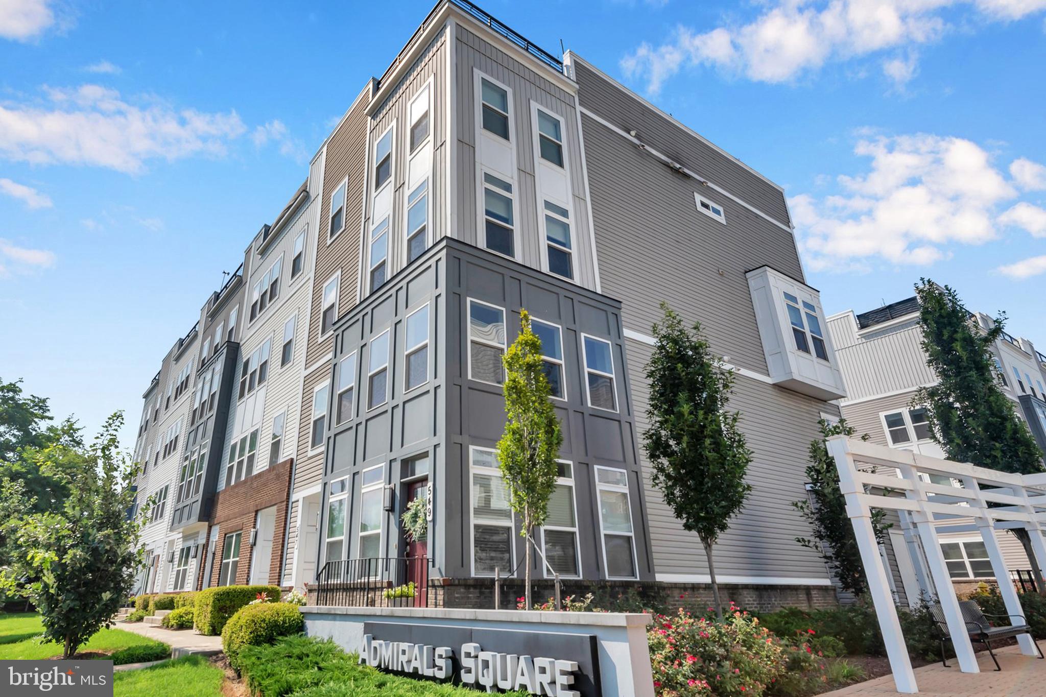 ADMIRALS SQUARE - Residential