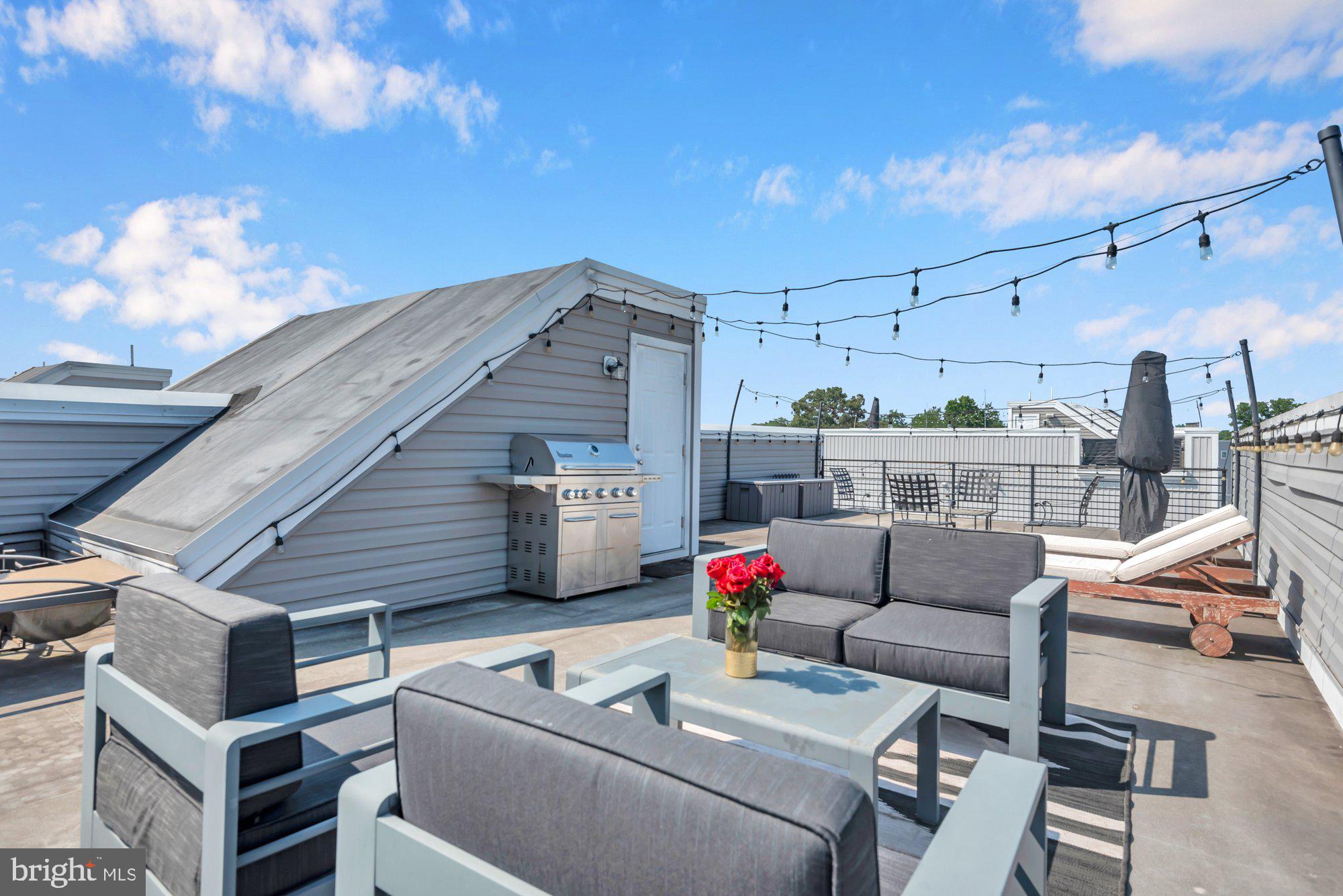 ADMIRALS SQUARE - Residential