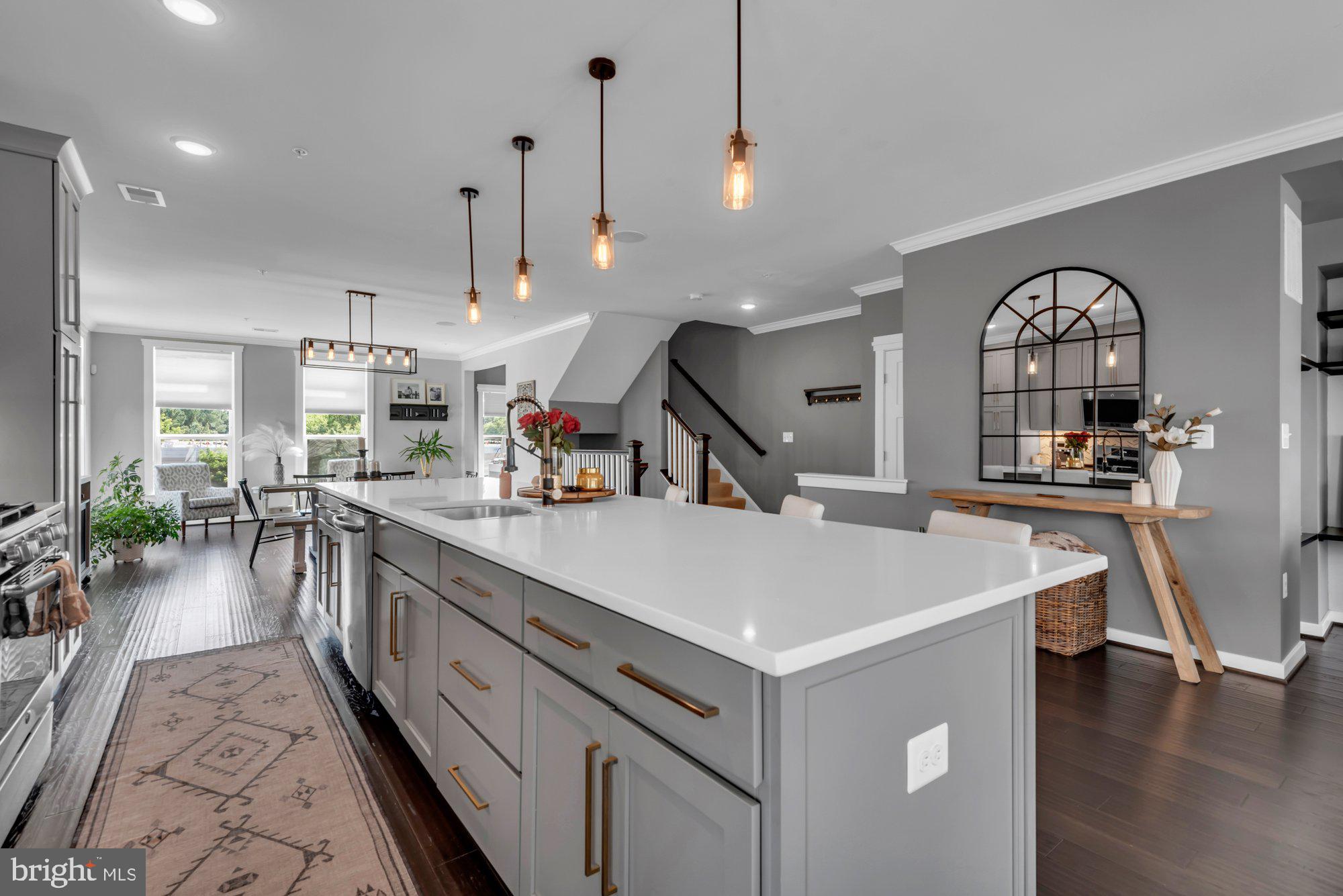 ADMIRALS SQUARE - Residential