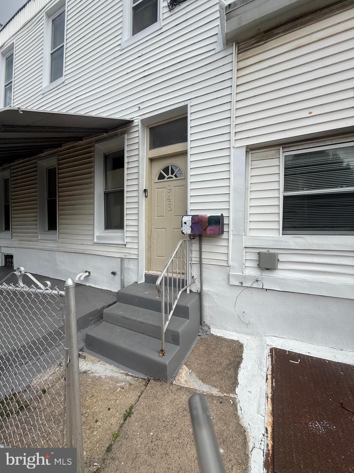 943 MAPLE TERRACE