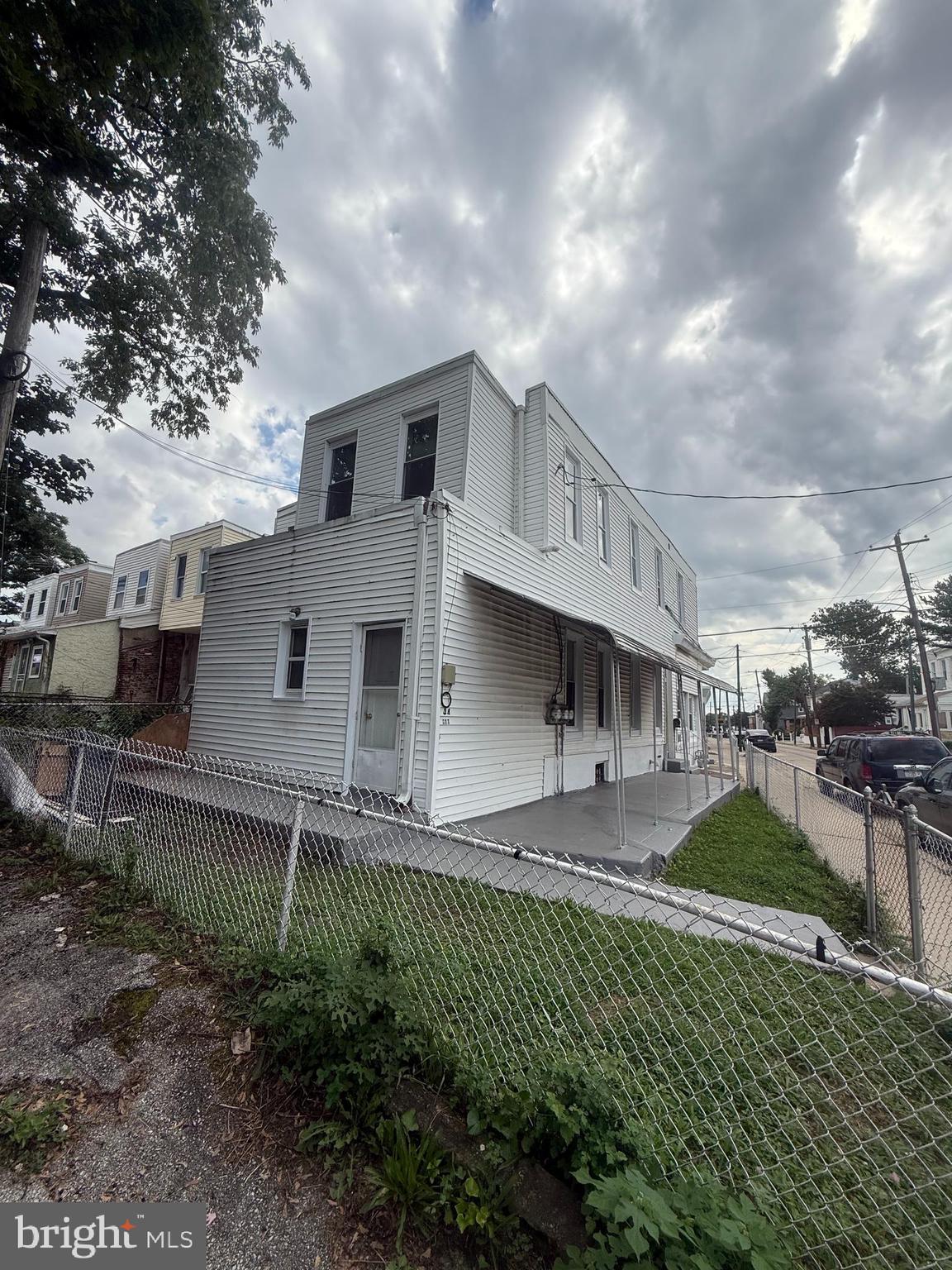 943 MAPLE TERRACE